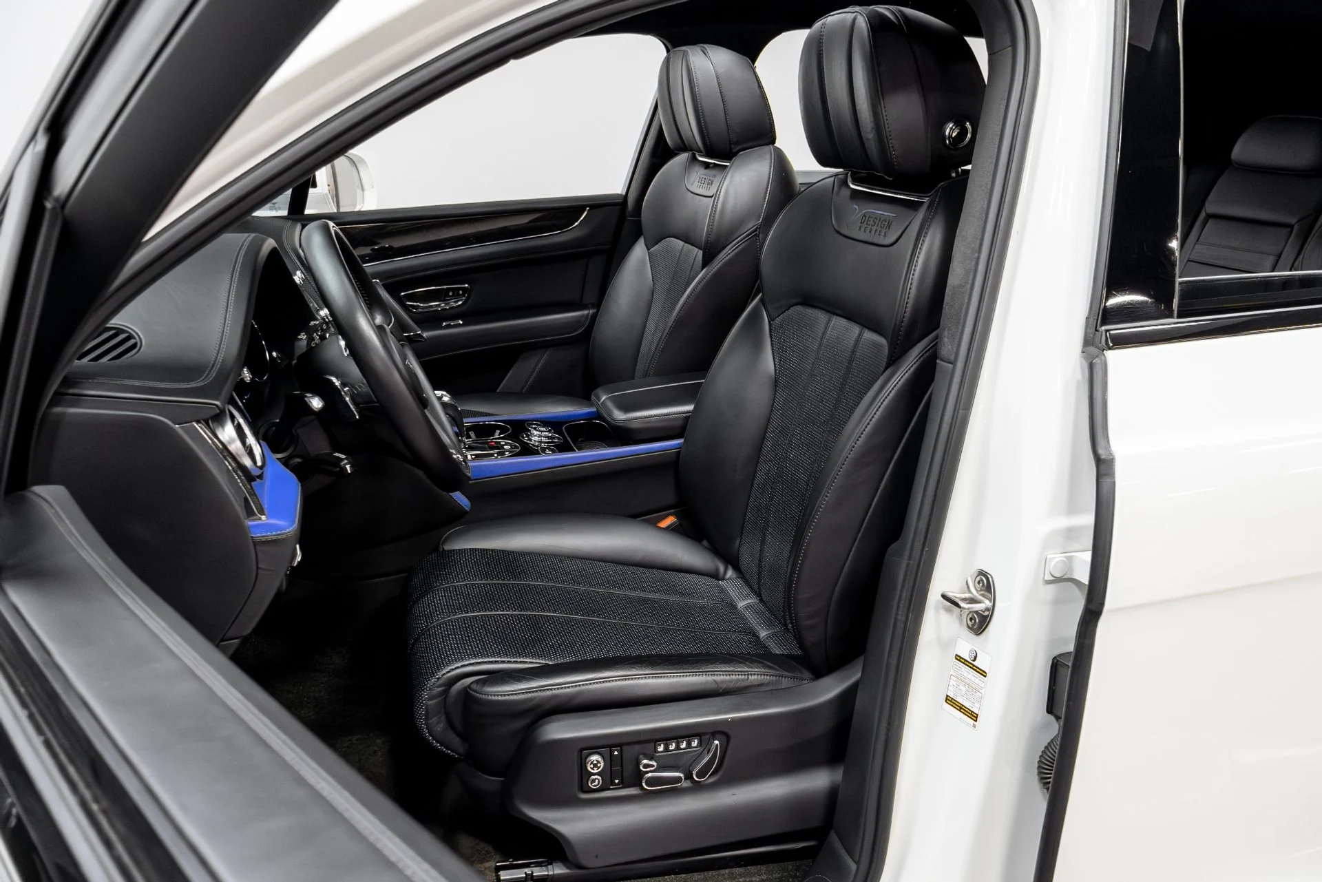 mph005_629707181_Used_2020_Bentley_Bentayga_V8_1770245140_eaf939941b