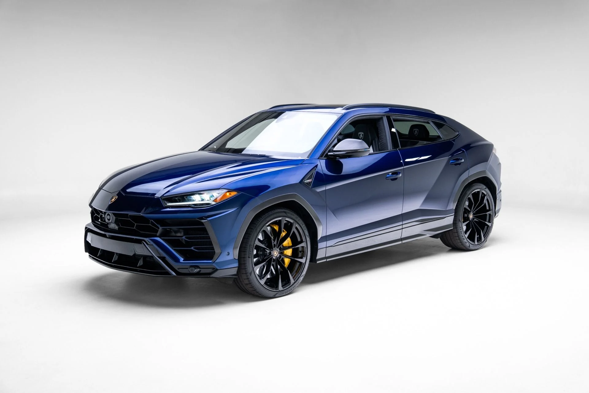 mph005_63032485_Used_2022_Lamborghini_Urus_1775598124_eade8adad9