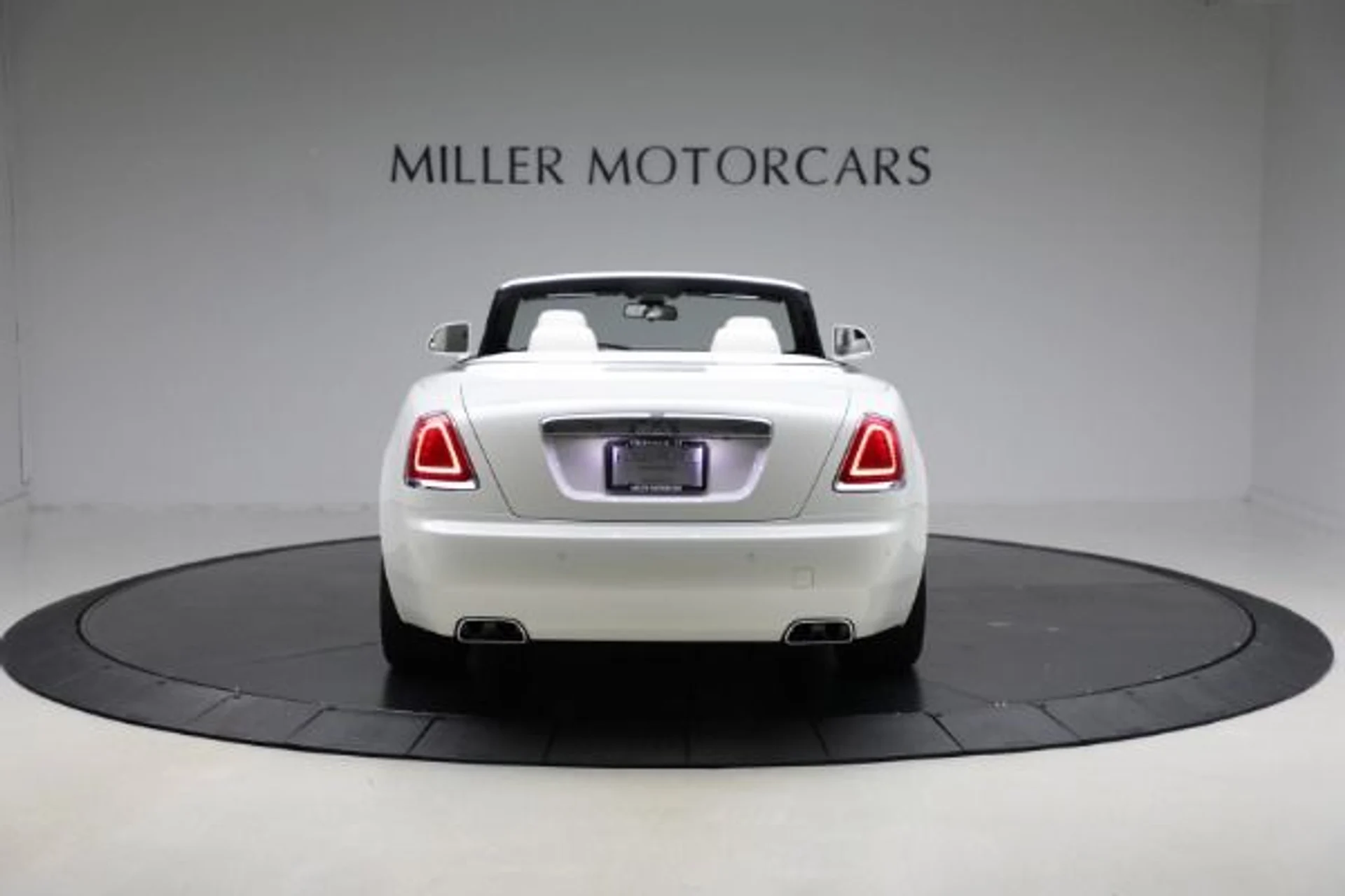 mph005_631871990_Used_2019_Rolls_Royce_Dawn_b82edecca8