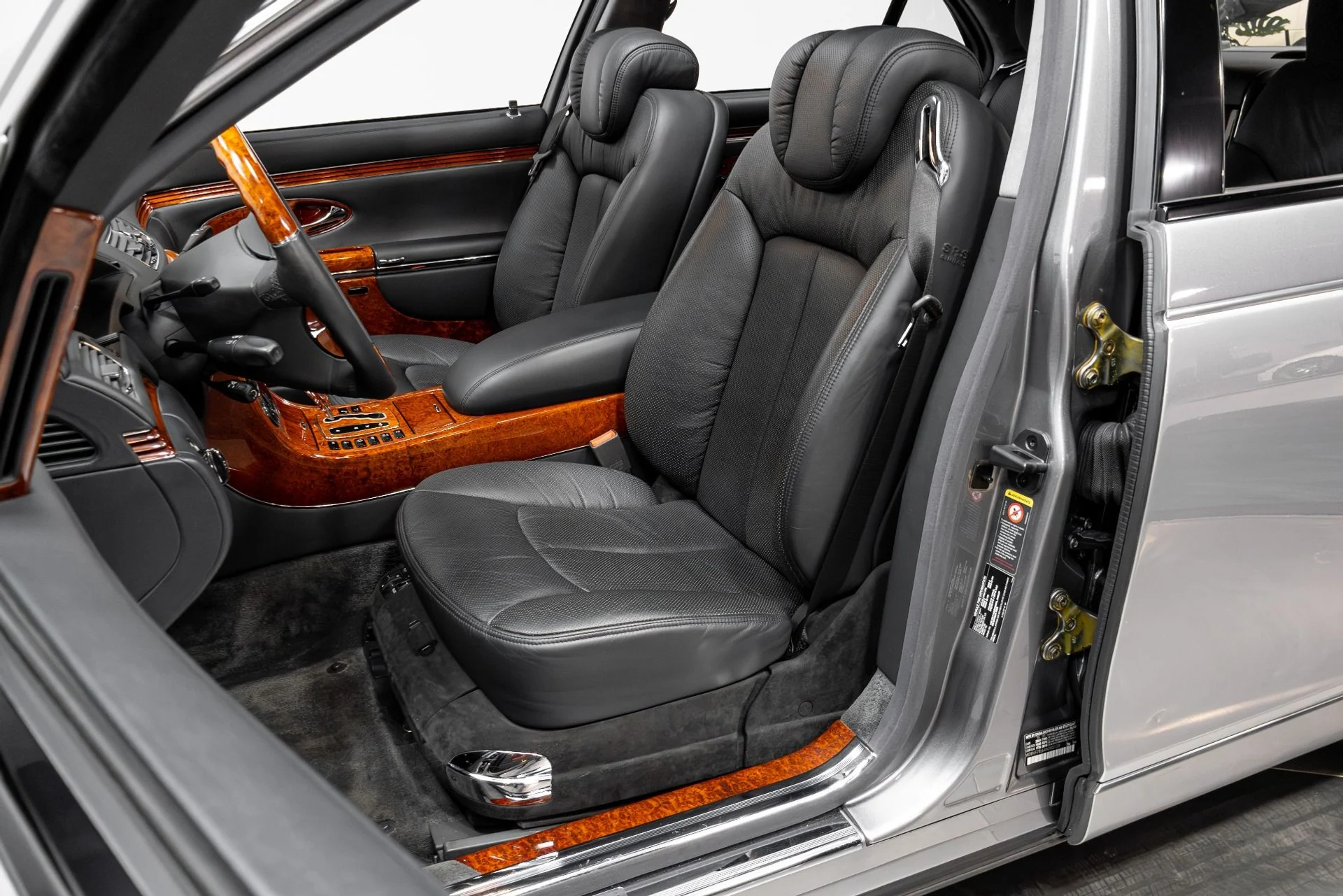 mph005_63635229_Used_2004_Maybach_57_1769486757_6a6531510a