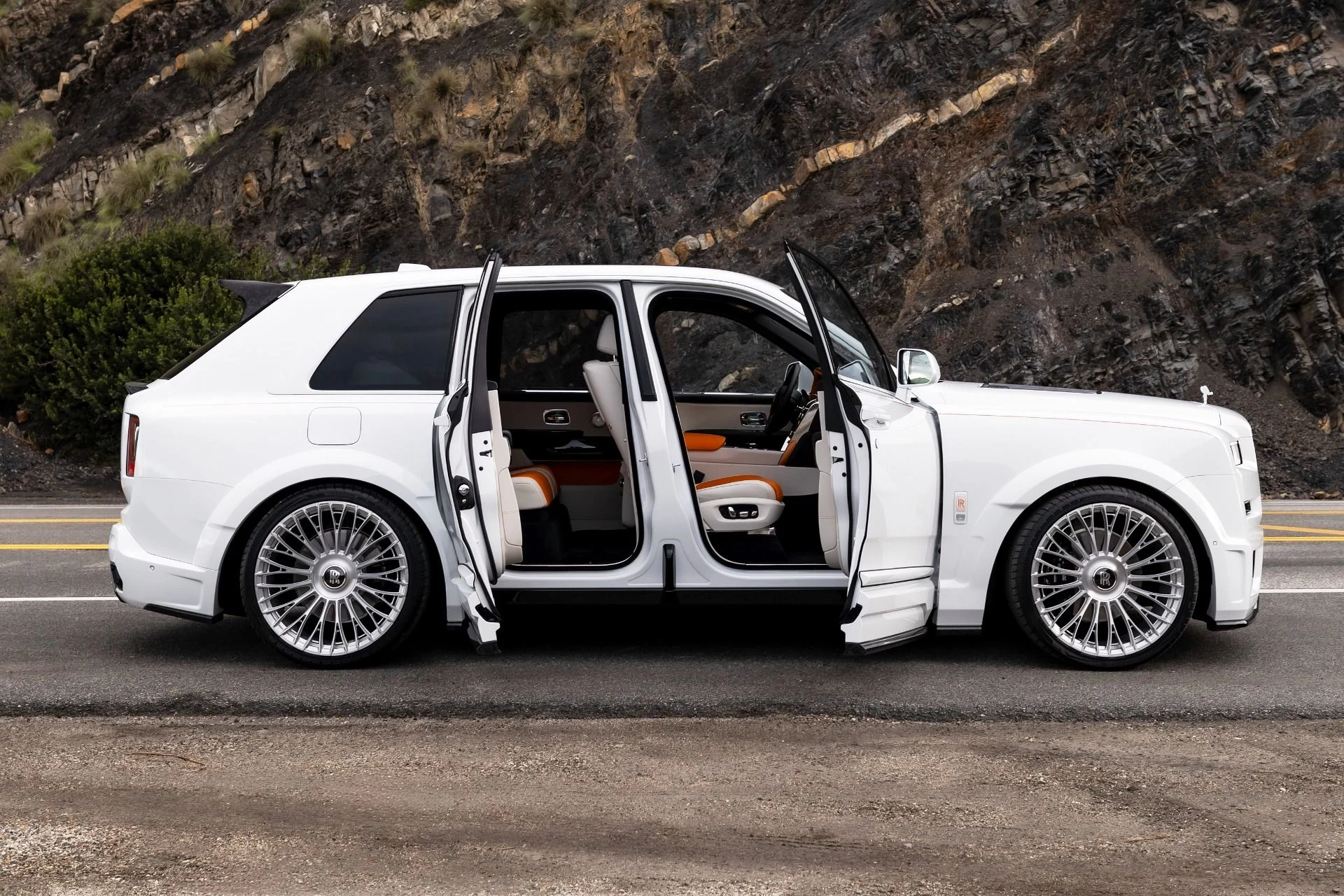 mph005_648269750_Used_2026_Rolls_Royce_1766185564_12c3a7d687