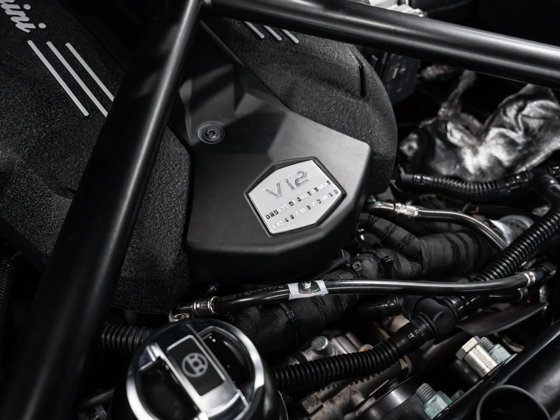 mph005_651968795_lamborghini_aventador_2017_5cb9bb334c