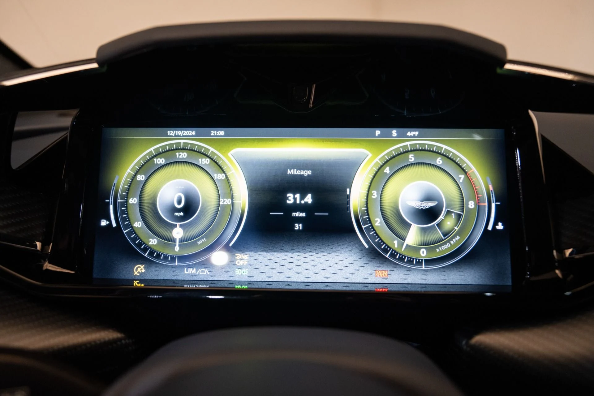 mph005_652934948_New_2025_Aston_Martin_Vantage_Coupe_1737041109_f1b223de04