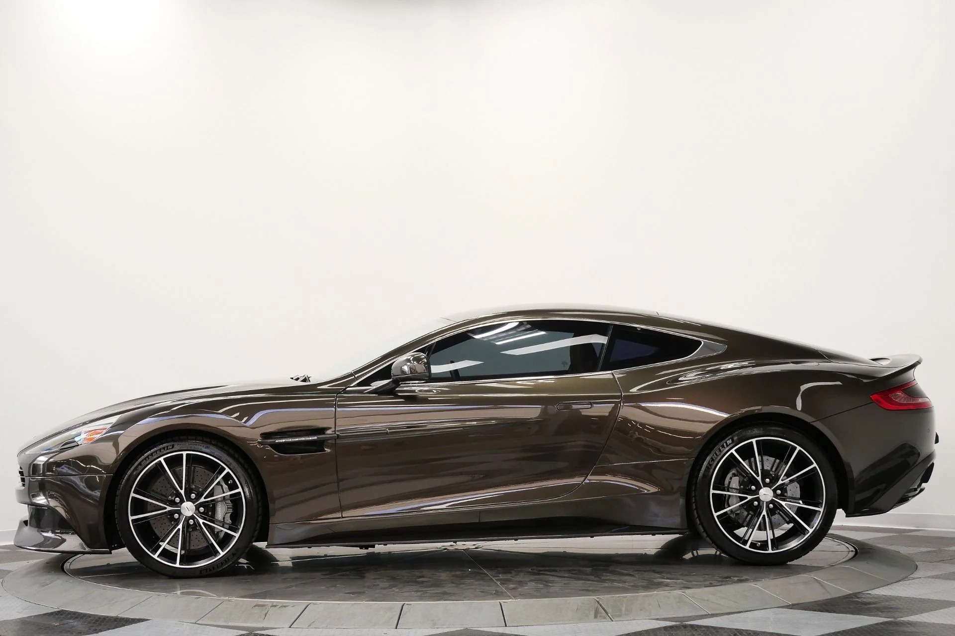 mph005_654369737_Used_2014_Aston_Martin_Vanquish_Hourglass_Quilting_Beautiful_Color_V12_Power_1770409354_9810ee22af