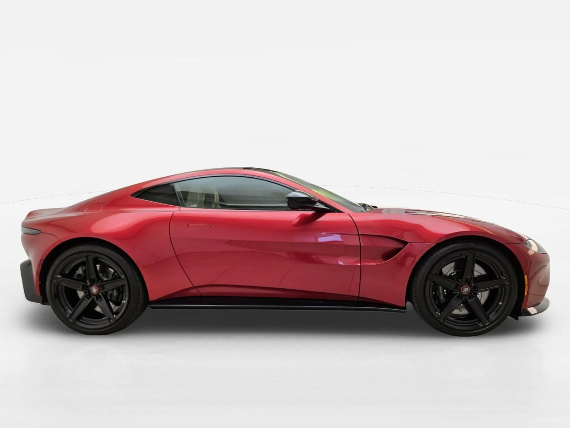 mph005_656567775_Used_2023_Aston_Martin_Vantage_1784266985_a473b58d00