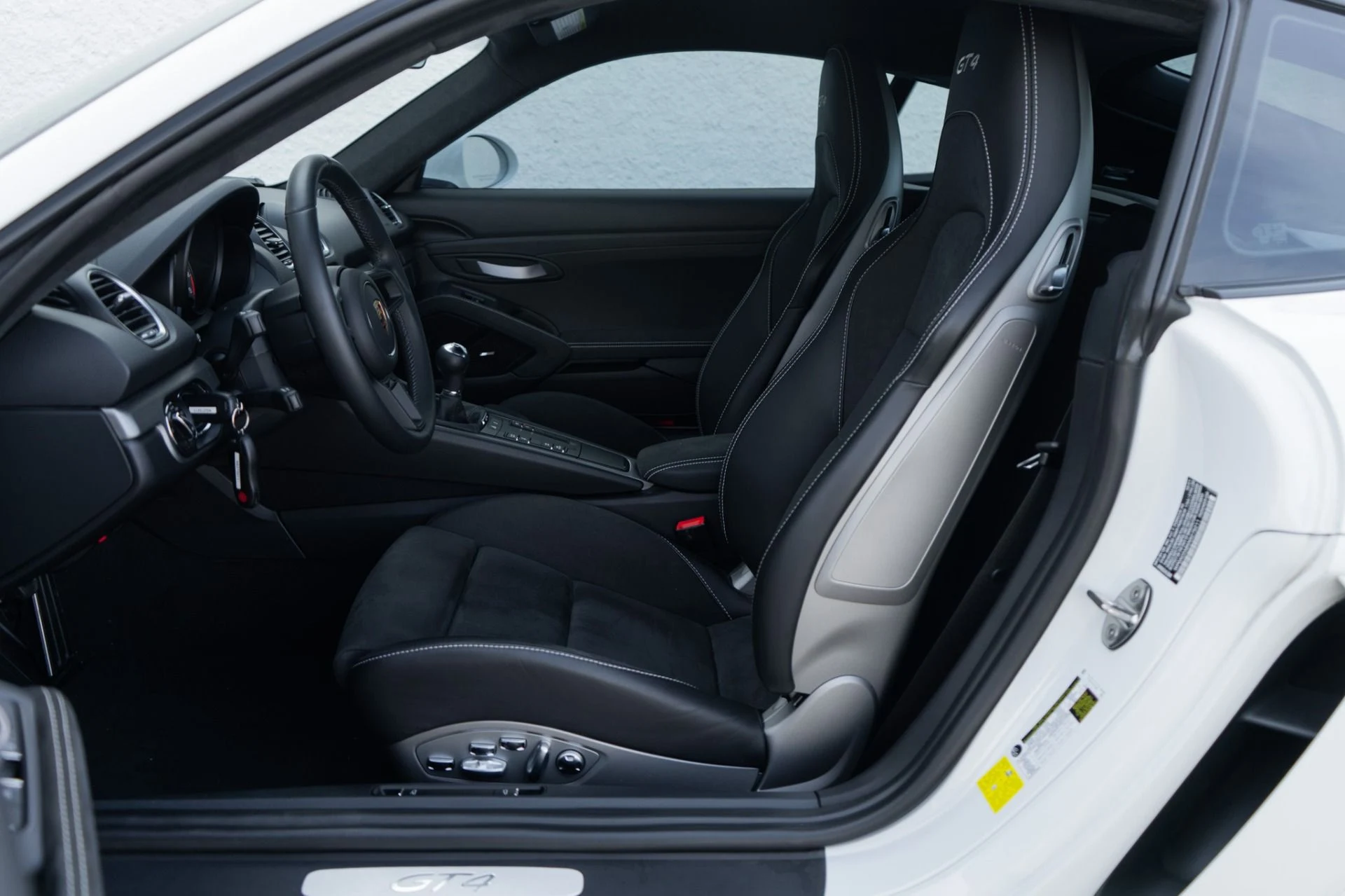 mph005_659960962_Used_2022_Porsche_718_Cayman_GT_4_1773698341_3fc1311df4