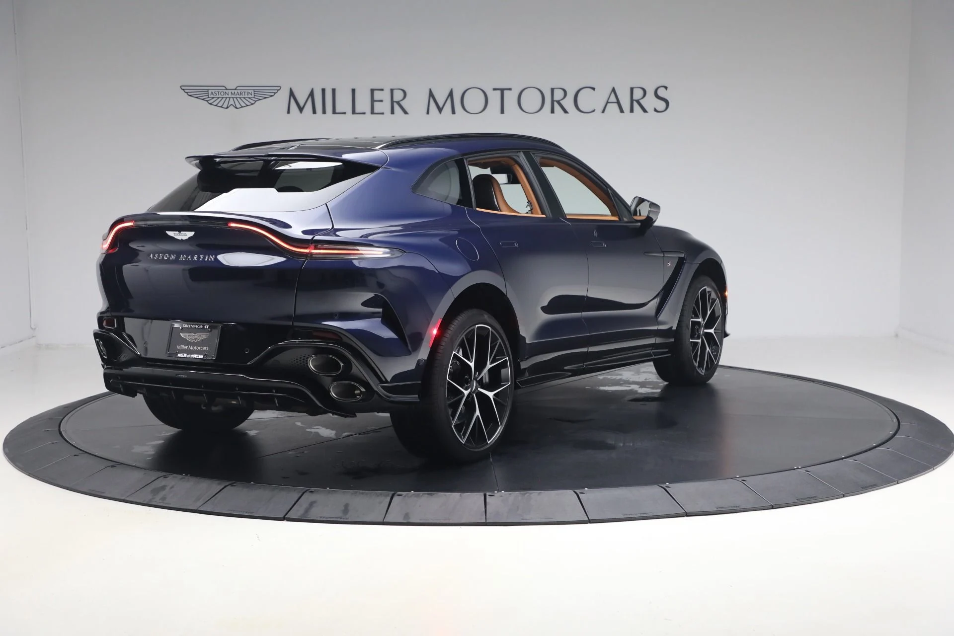 mph005_665878713_New_2026_Aston_Martin_DBX_S_1787860964_55da43eb24