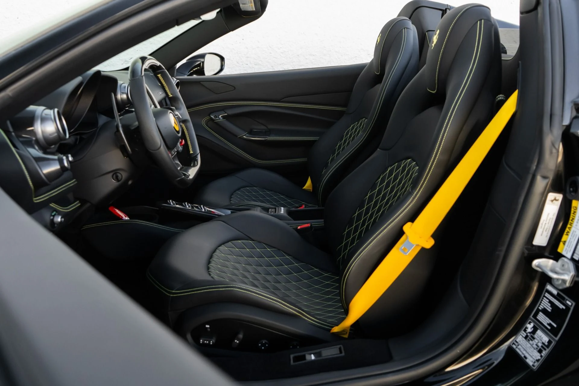 mph005_667128117_Used_2022_Ferrari_F8_Spider_1791584435_13e8f6db0b