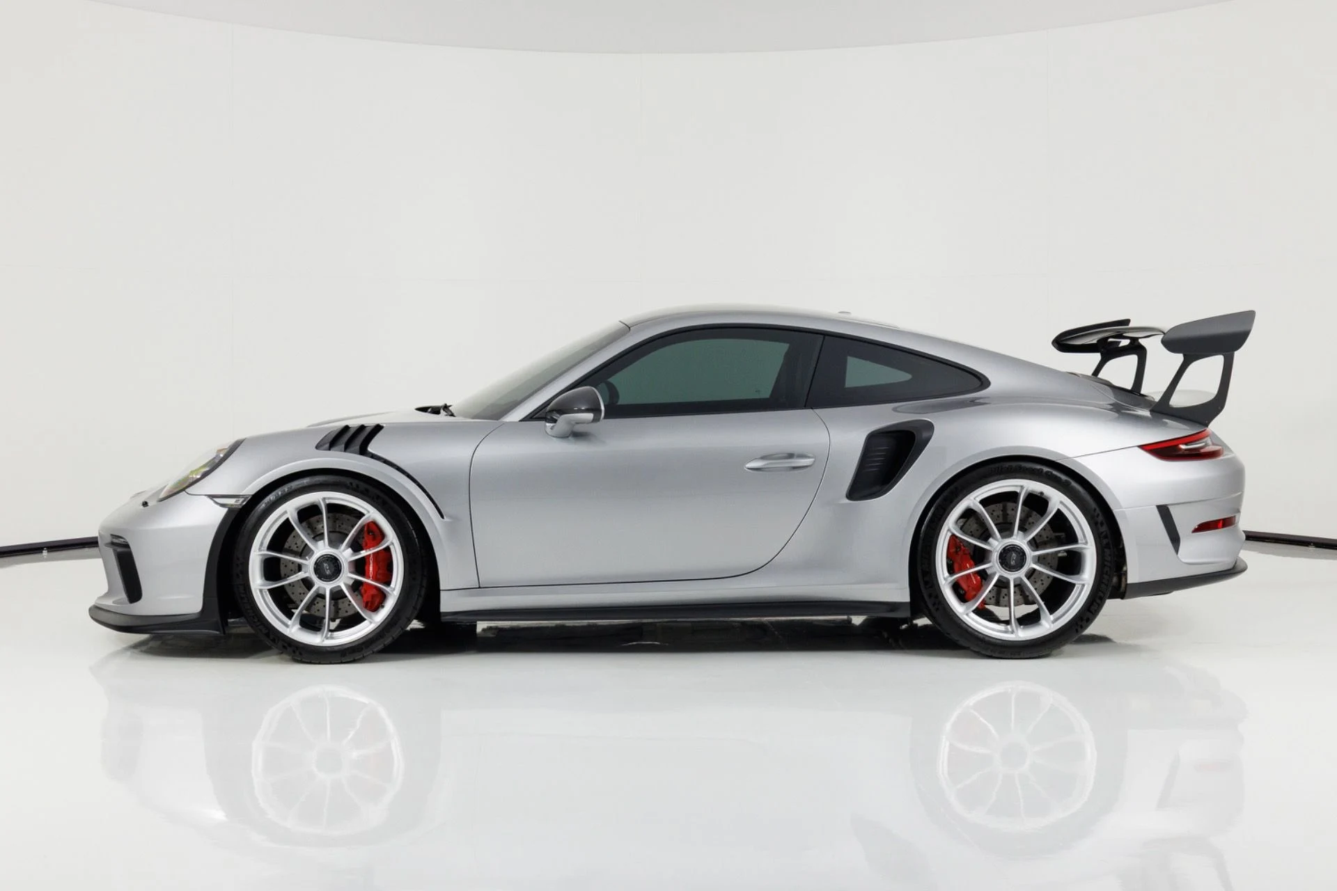 mph005_668957043_Used_2019_Porsche_911_GT_3_RS_1778792364_9360f51d58