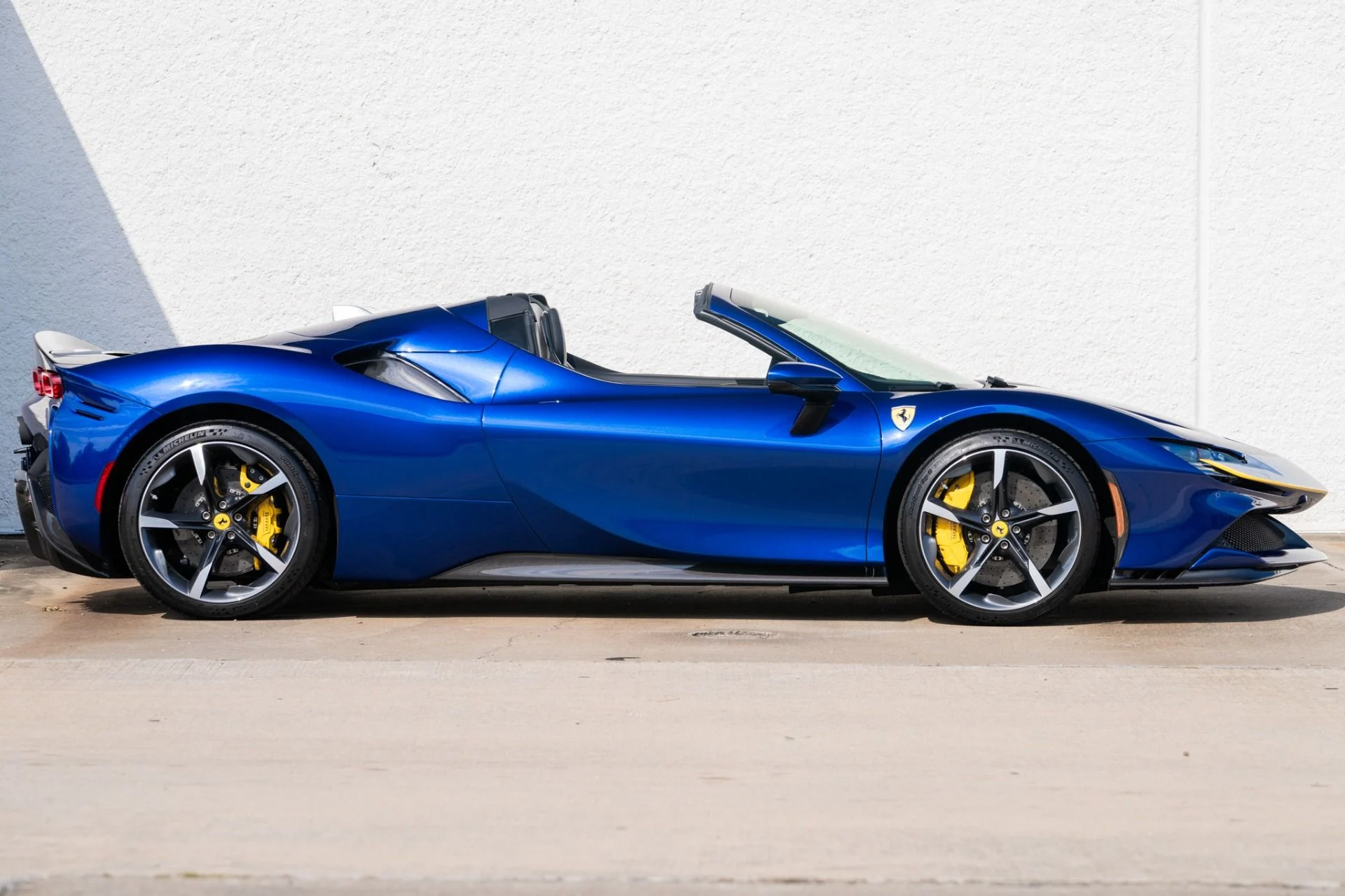 mph005_676751329_Used_2022_Ferrari_SF_90_Spider_Assetto_Fiorano_1757958945_4bb776352b