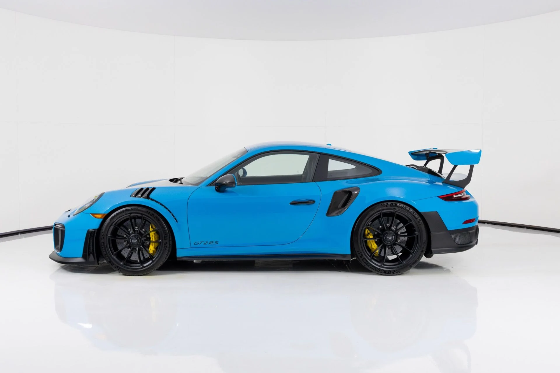 mph005_679827340_Used_2018_Porsche_911_GT_2_RS_1766512611_5fbeb6ee94