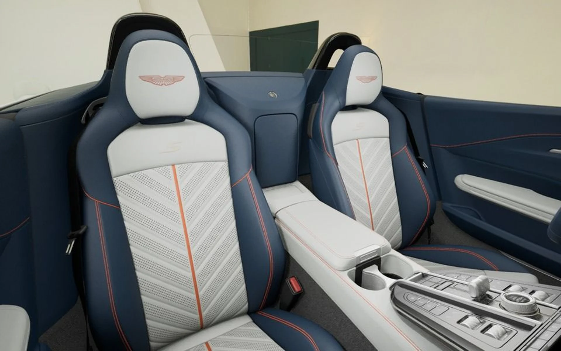 mph005_689496969_New_2027_Aston_Martin_Vantage_S_Roadster_In_Transit_048edf12d7