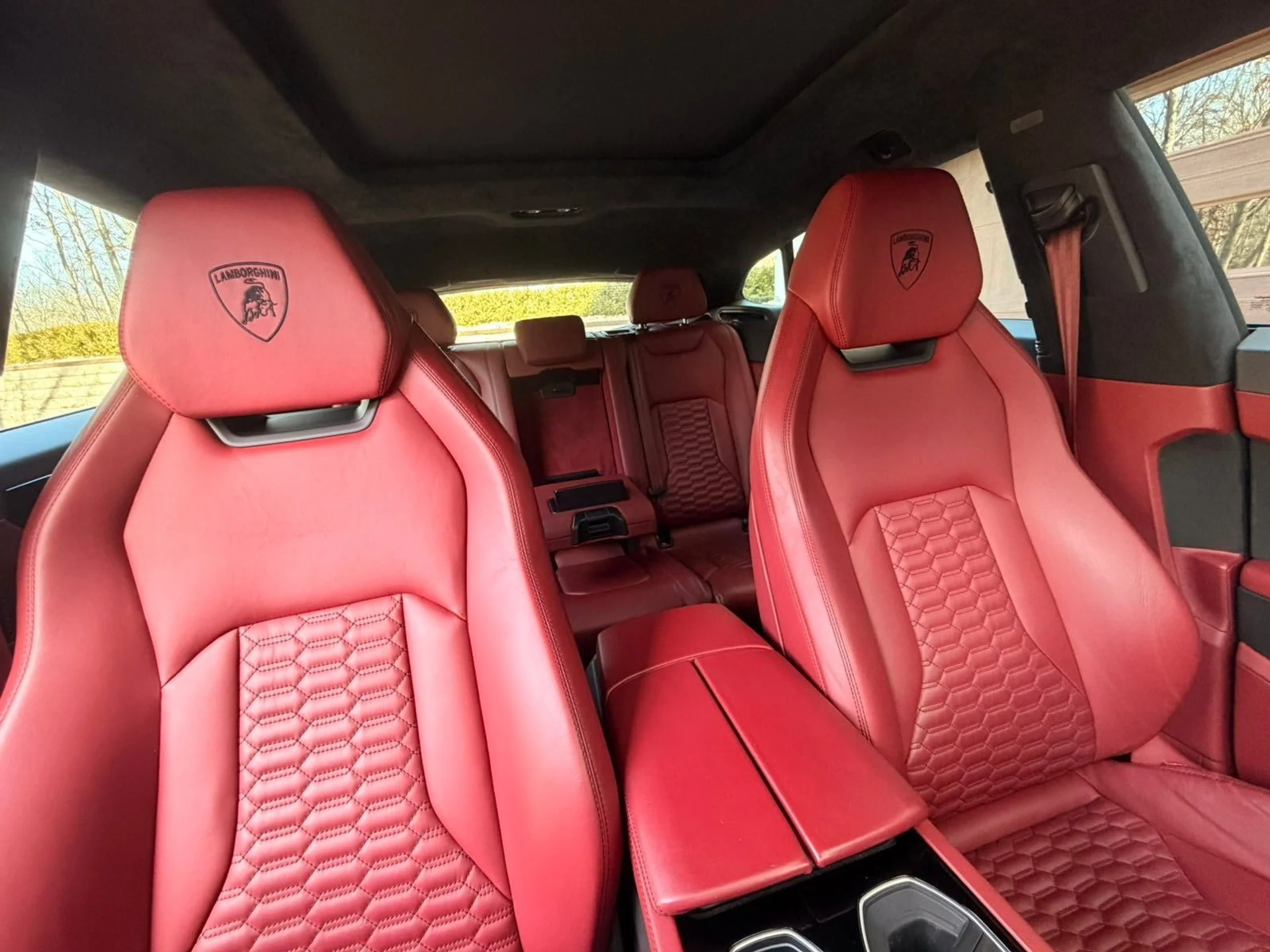 mph005_693790929_Used_2019_Lamborghini_Urus_1768603381_03d7f1b71c