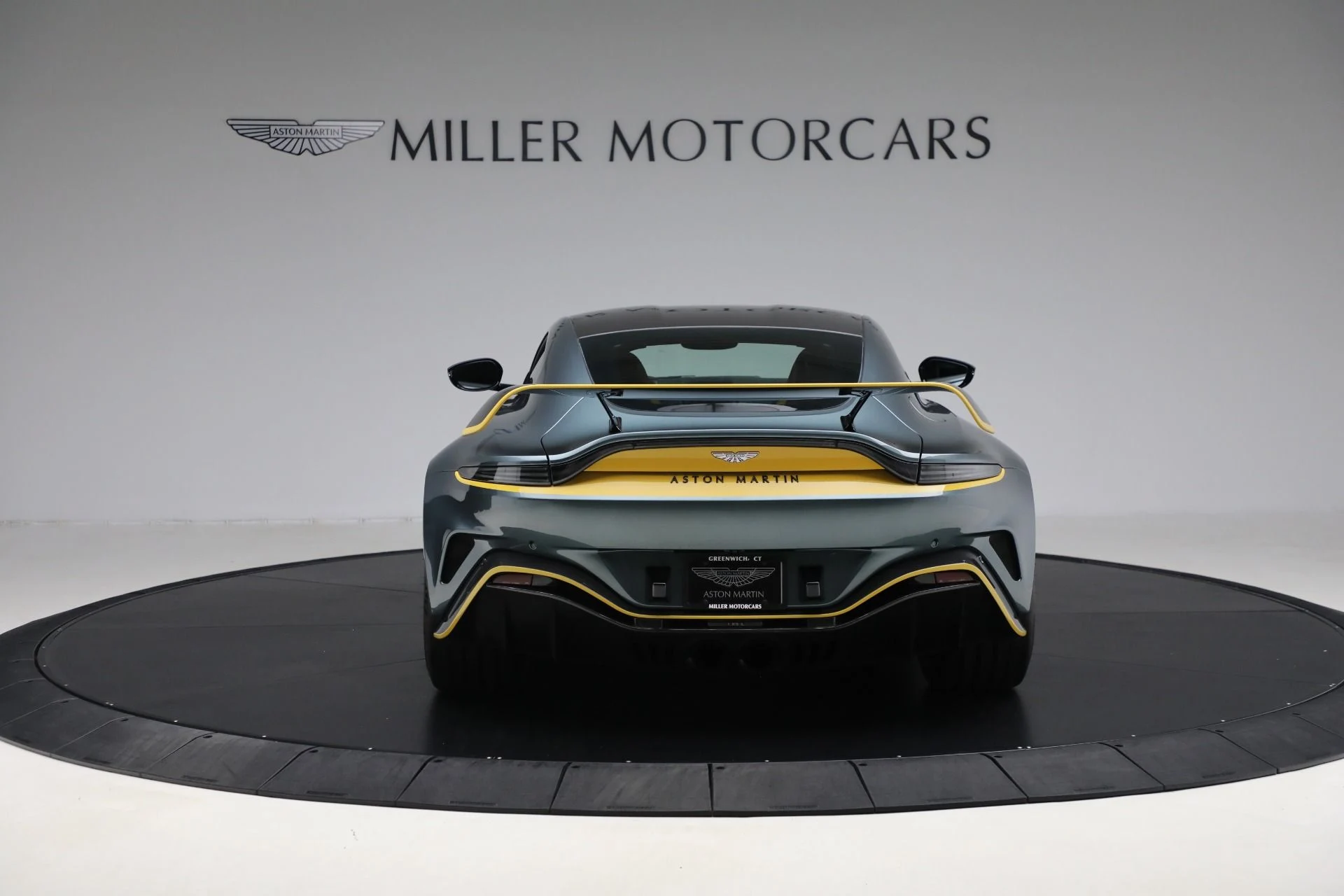 mph005_696769329_Used_2023_Aston_Martin_Vantage_V12_ec64a6b3f6