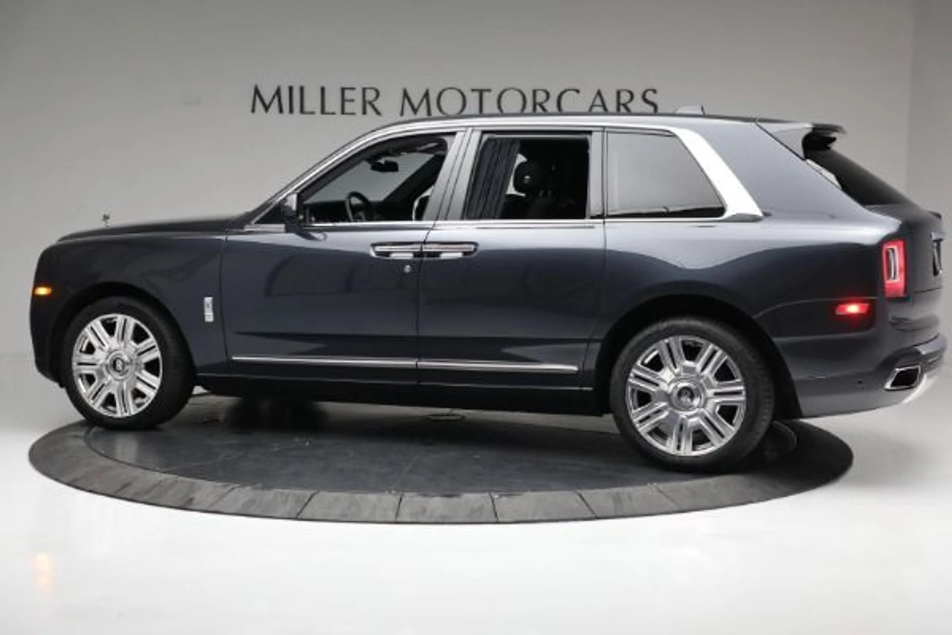 mph005_703142854_Used_2019_Rolls_Royce_Cullinan_37cfb04dbd