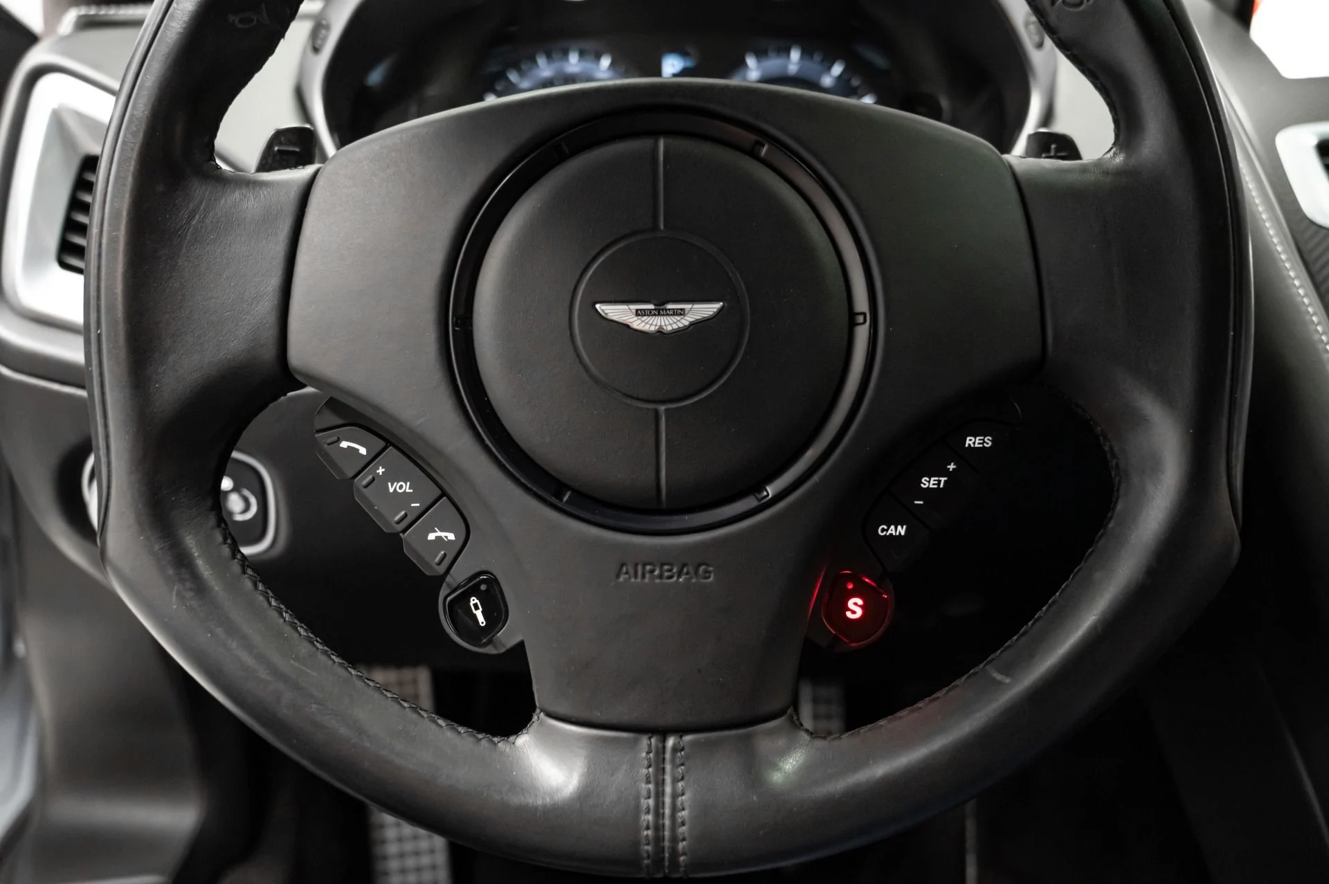 mph005_705186893_Used_2014_Aston_Martin_Vanquish_V12_1729699077_703b0ccf40