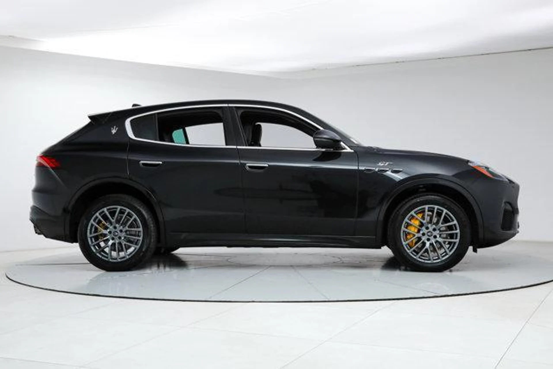 mph005_712305292_xbl_N4_Yqc_EX_02mz_Z_Uyu_BLK_2x2_Q_0be4508a2f