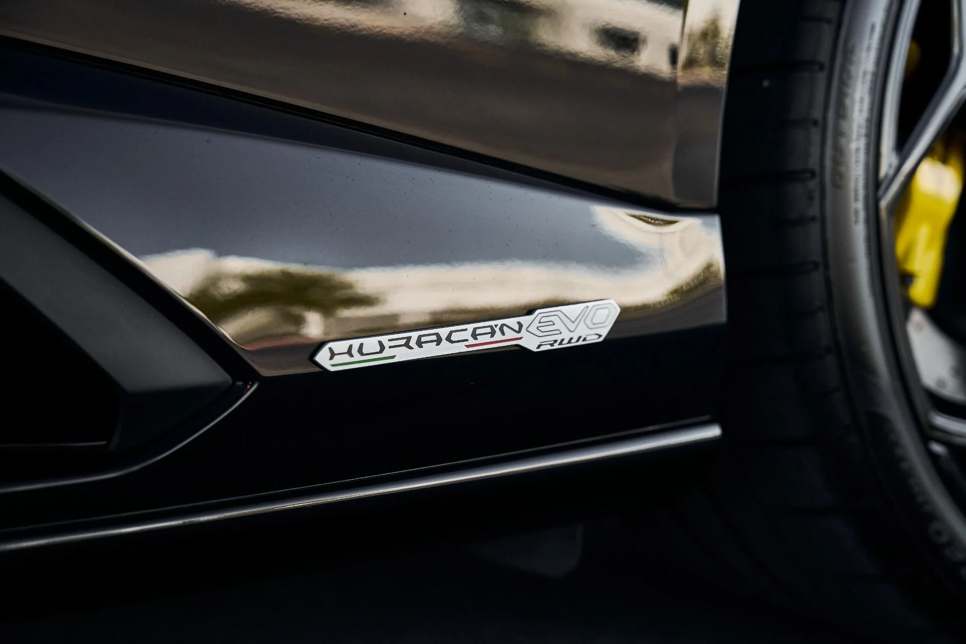 mph005_718249762_Used_2021_Lamborghini_Huracan_EVO_Base_1774404937_493c2072c3