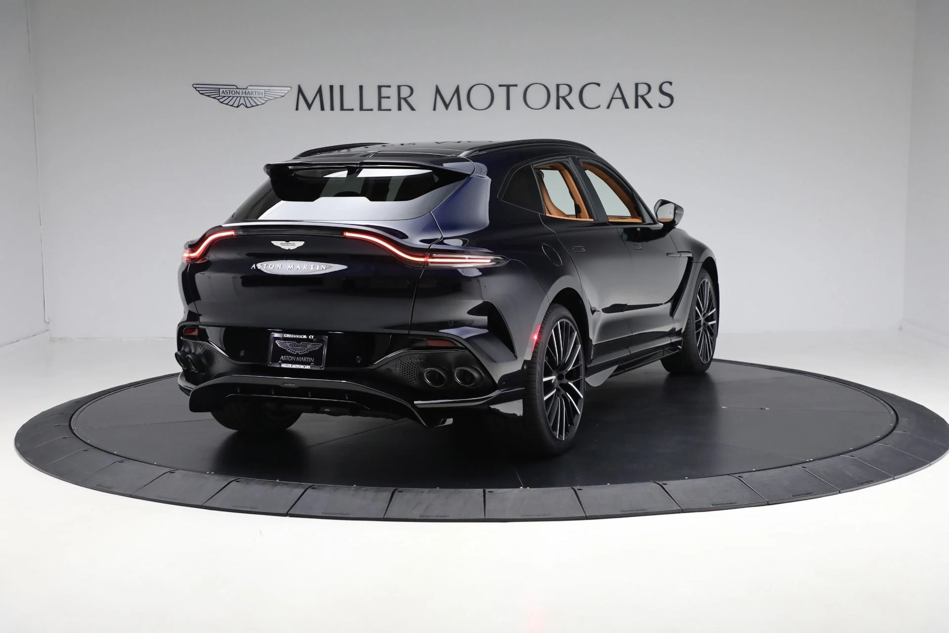 mph005_729418606_New_2025_Aston_Martin_DBX_707_586bd6cd3e