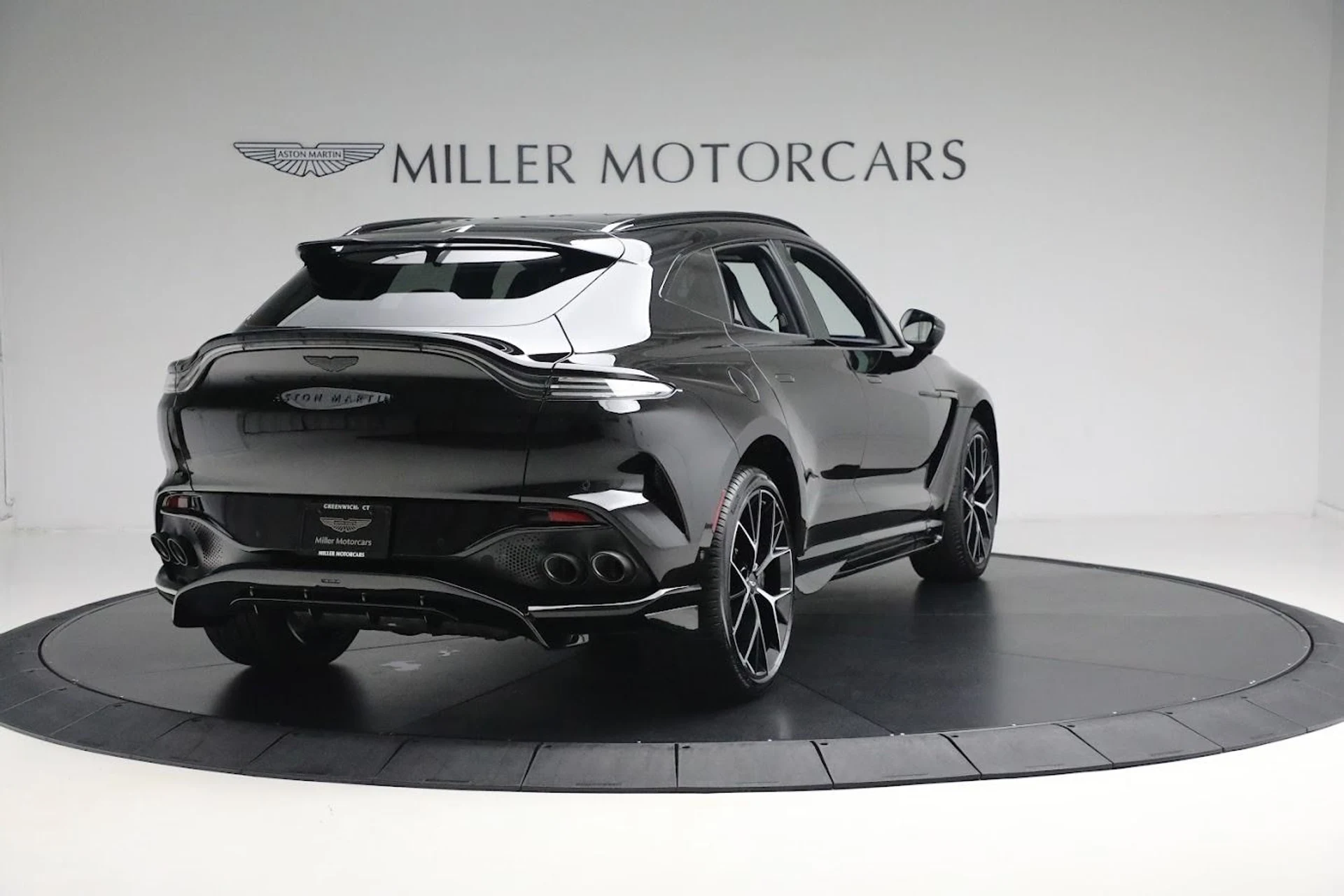 mph005_737132376_New_2025_Aston_Martin_DBX_707_764205c163