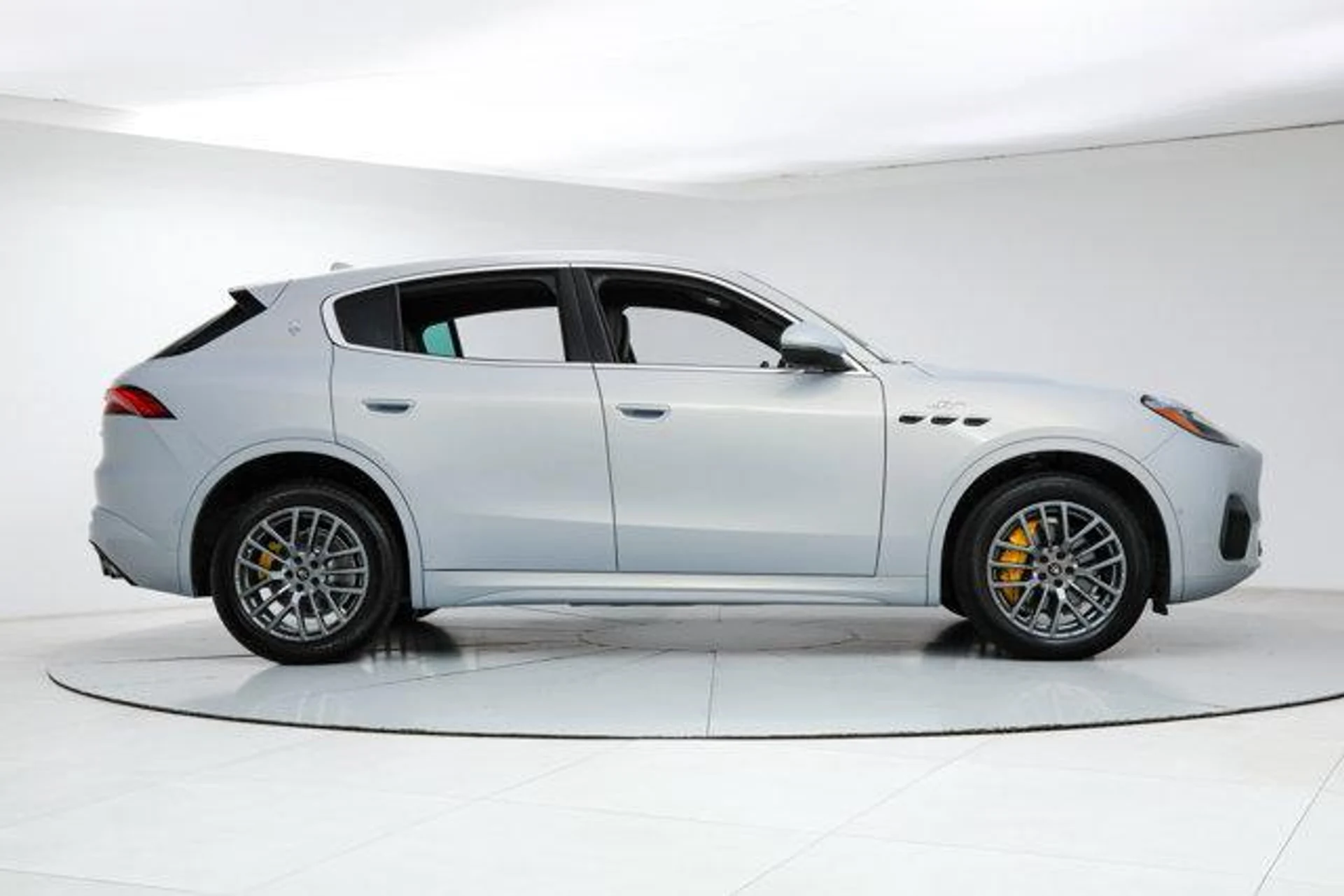 mph005_741314293_x2_D4_K9h5_Mw_FA_Lkecat_S4of_TV_7_M_6f0296018d