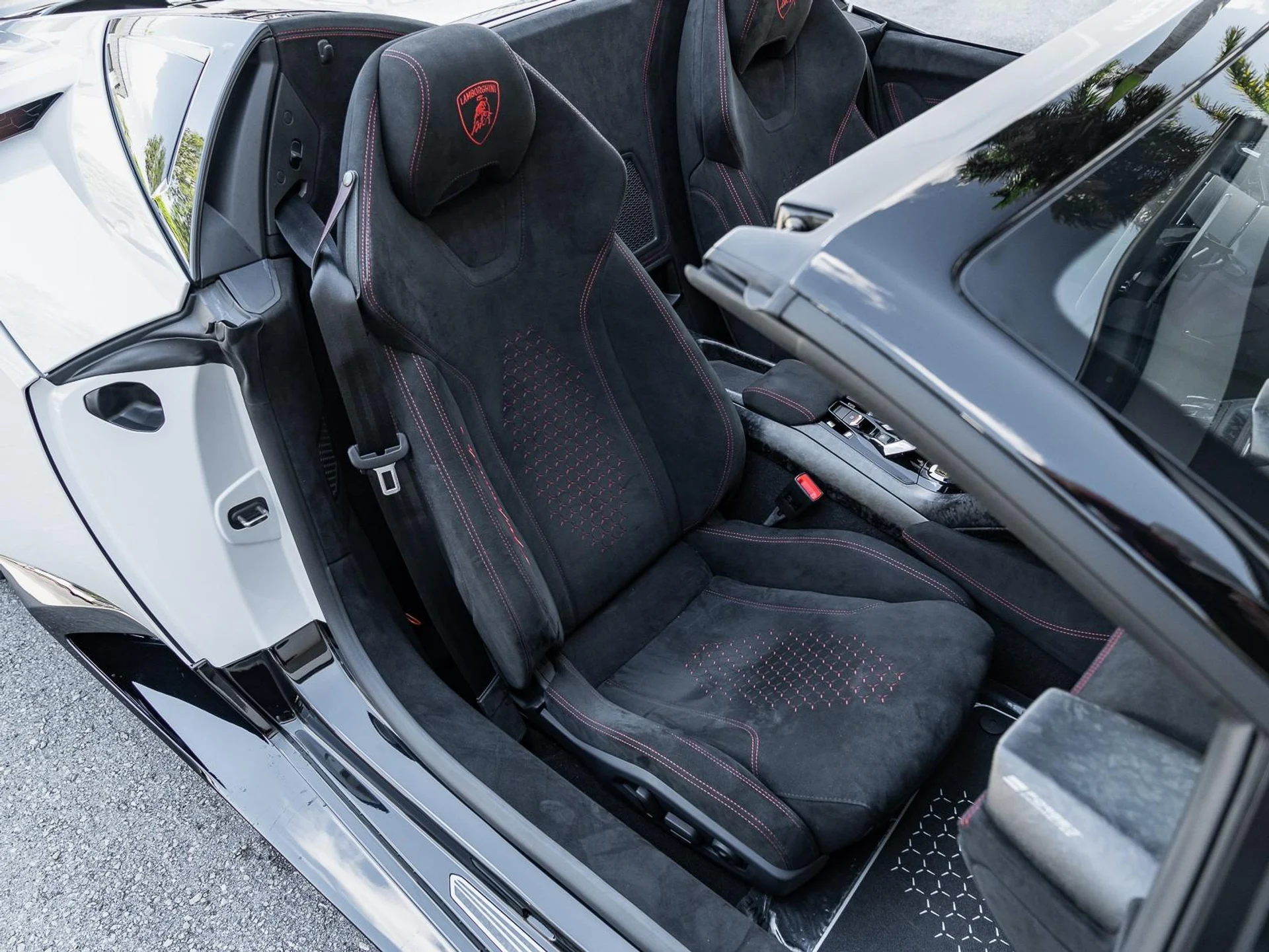 mph005_743311026_Used_2018_Lamborghini_Huracan_Performante_Spyder_1761599116_9c7ec4db53