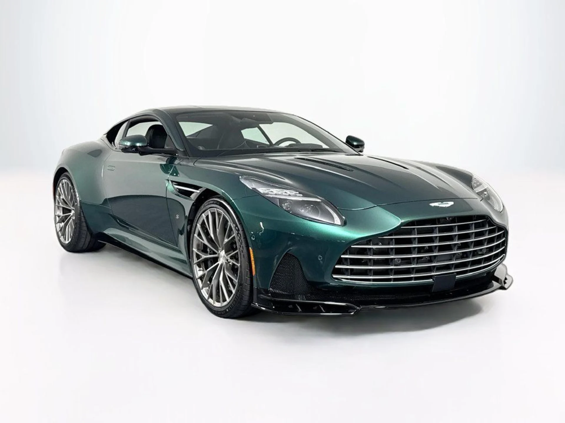 mph005_74708093_new_2026_aston_martin_db12_scoupe_11350_23086694_7_1024_e0e088afeb