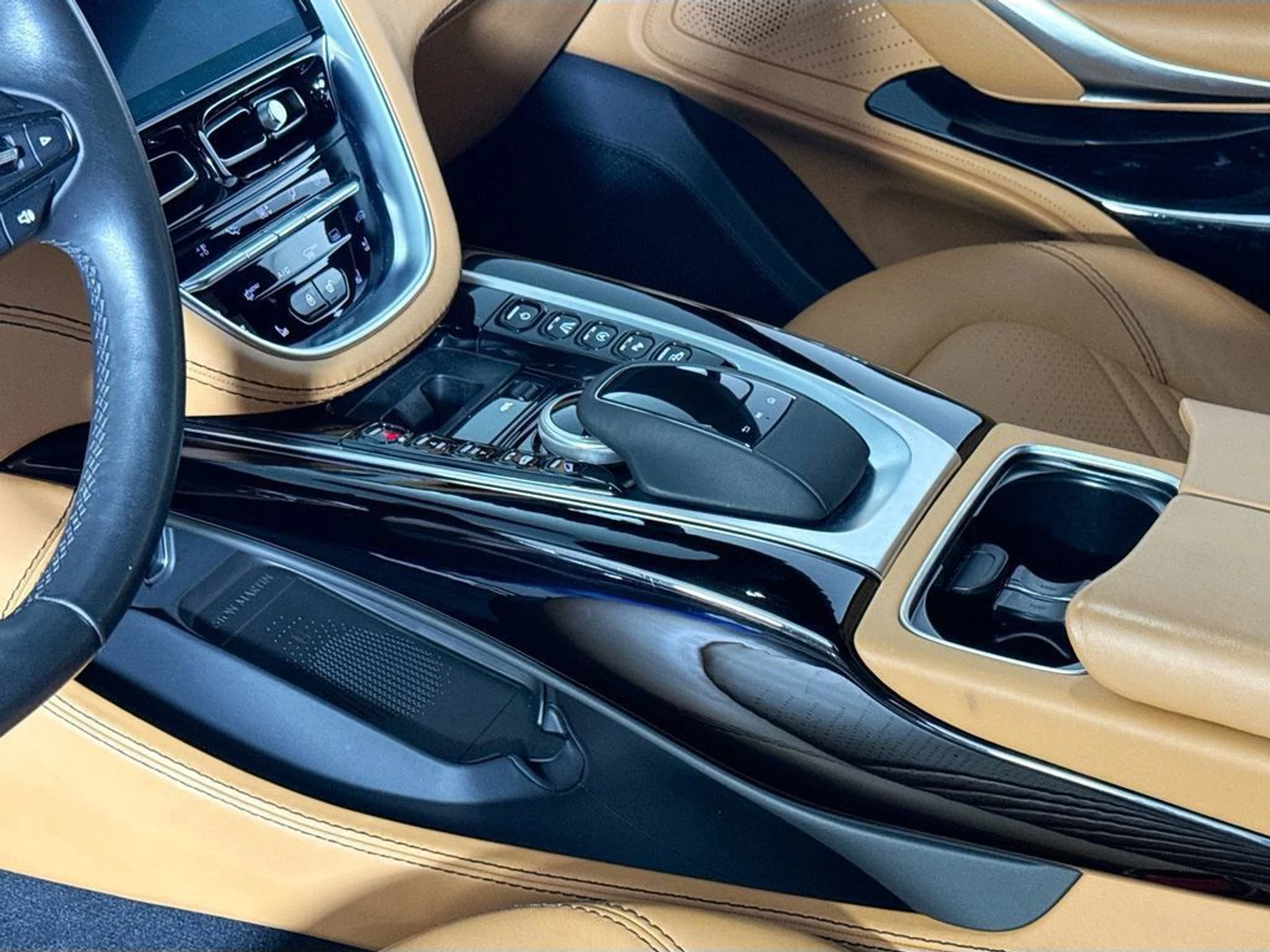 mph005_750485701_used_2023_aston_martin_dbx_550_11350_23049541_6_1024_e689bab789
