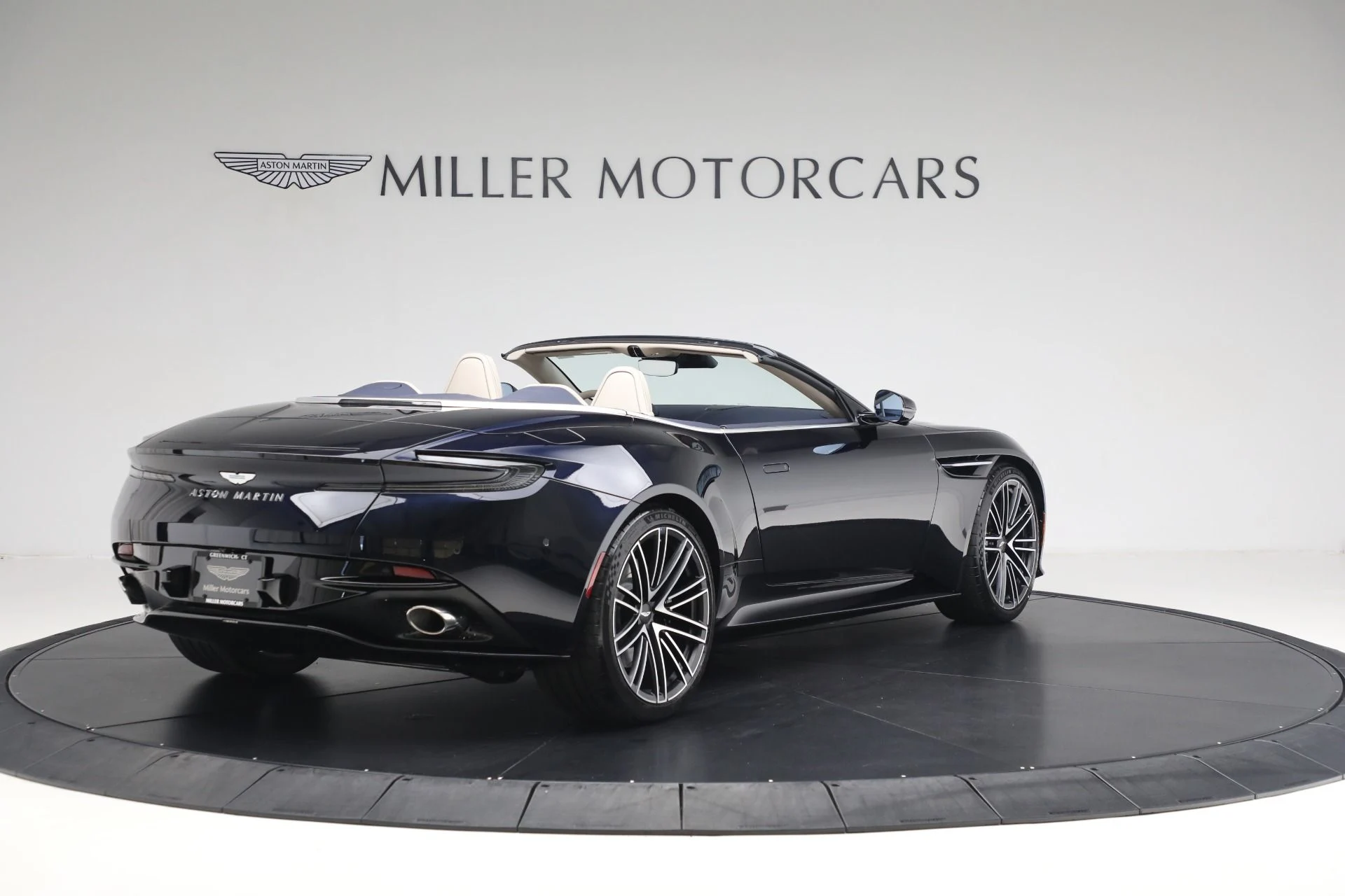 mph005_754592302_New_2025_Aston_Martin_DB_12_Volante_b1a38a7259