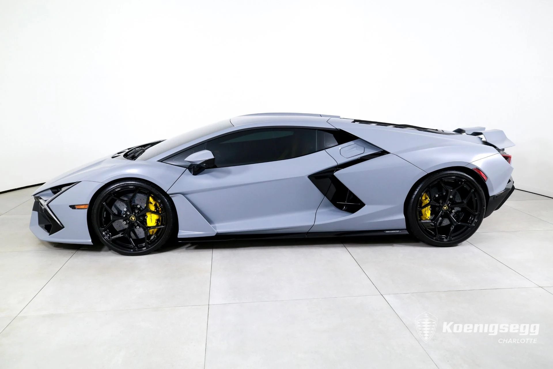 mph005_75509702_Used_2024_Lamborghini_Revuelto_1756310161_cb38480e16