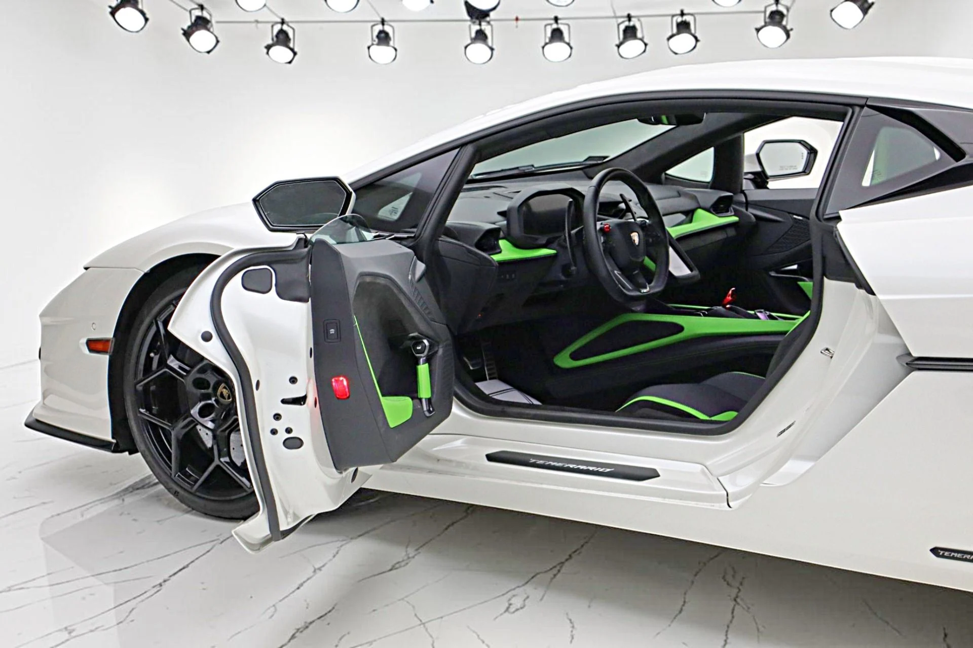 mph005_755546138_Used_2026_Lamborghini_Temerario_LEASE_OPTIONS_AVAILABLE_cad21929d8