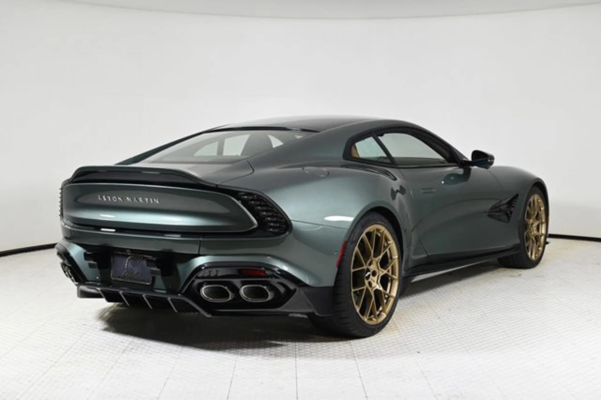 mph005_756497990_new_2025_aston_martin_vanquish_coupe_11350_22897480_5_640_cd607a349c