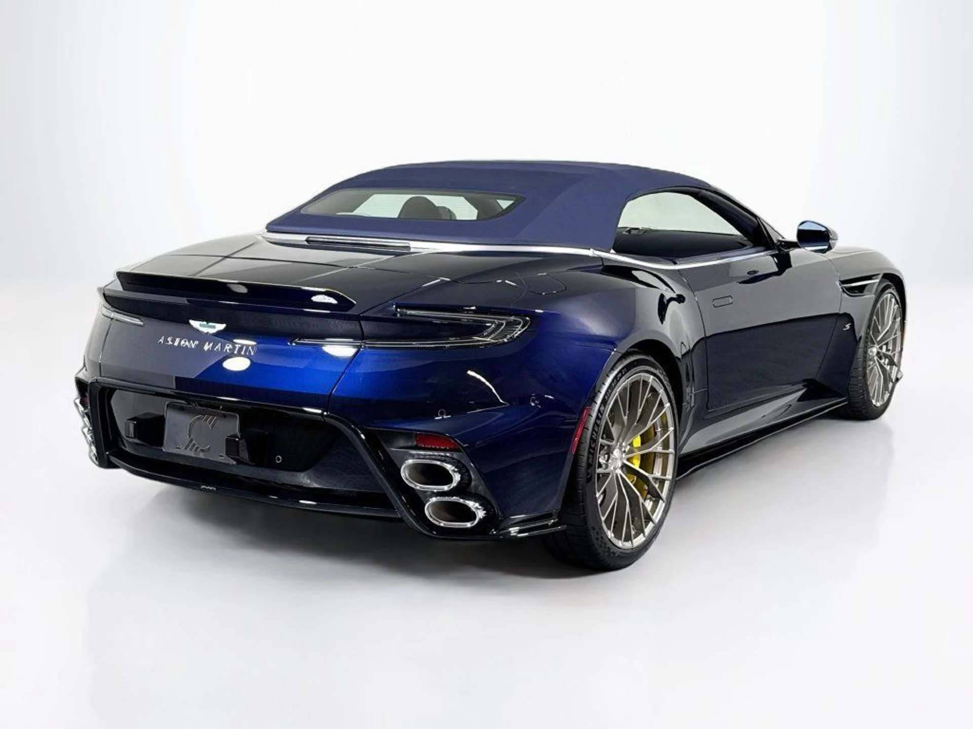 mph005_756634774_new_2026_aston_martin_db12_volante_11350_23082911_5_1024_016ab66191