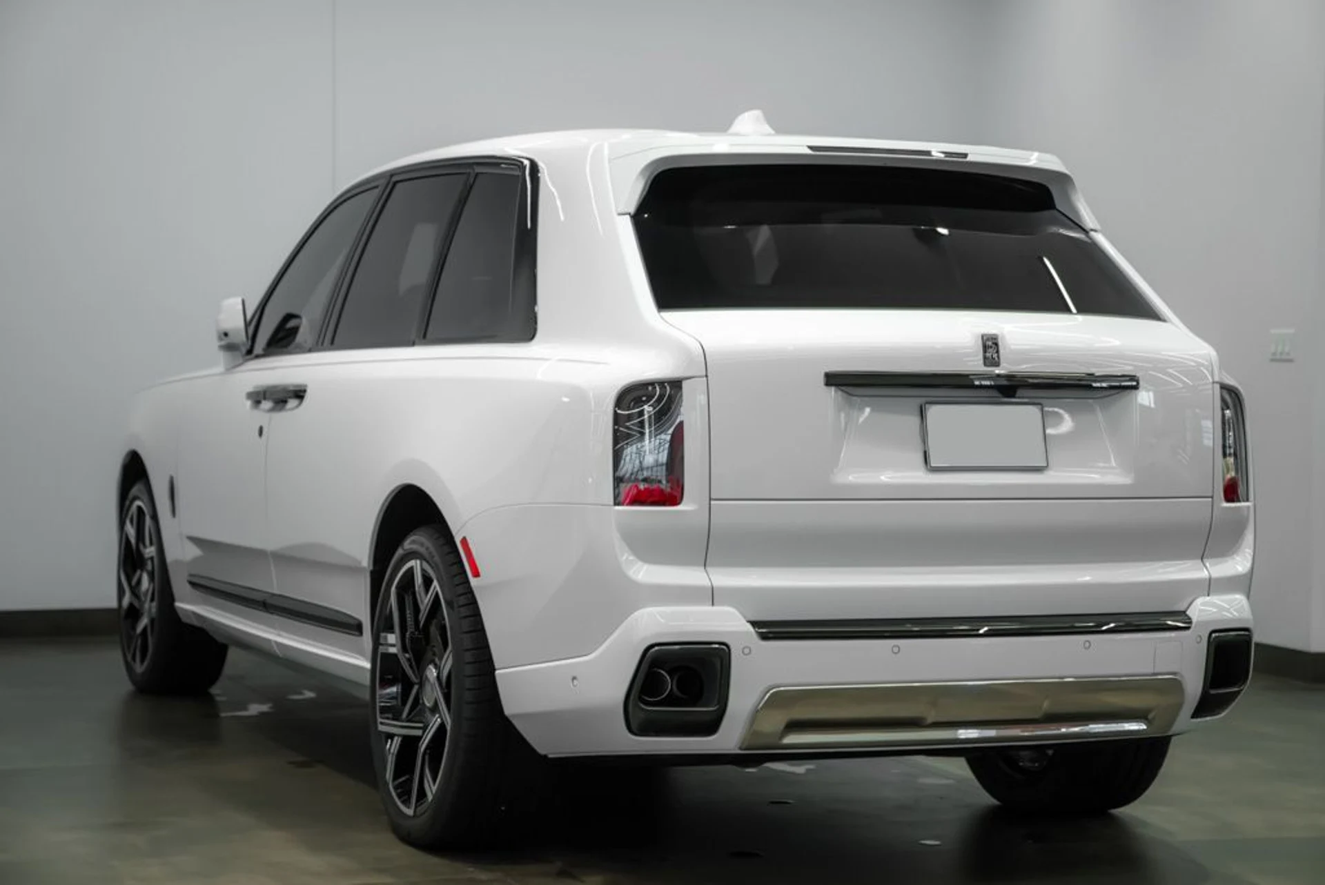 mph005_762396564_rolls_royce_cullinan_2025_jpg_v_1773863537_49fb53321c