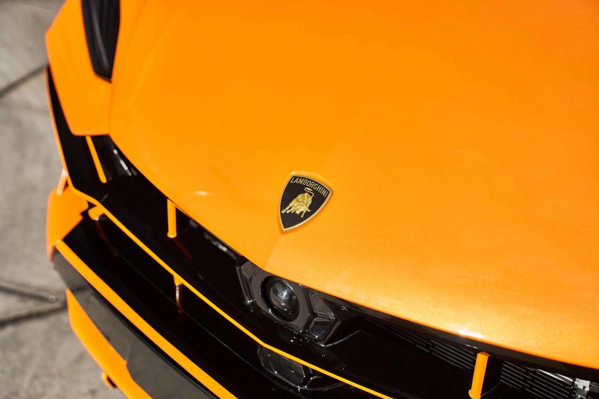 mph005_766259322_Used_2025_Lamborghini_Urus_SE_1763676977_403aaef6be