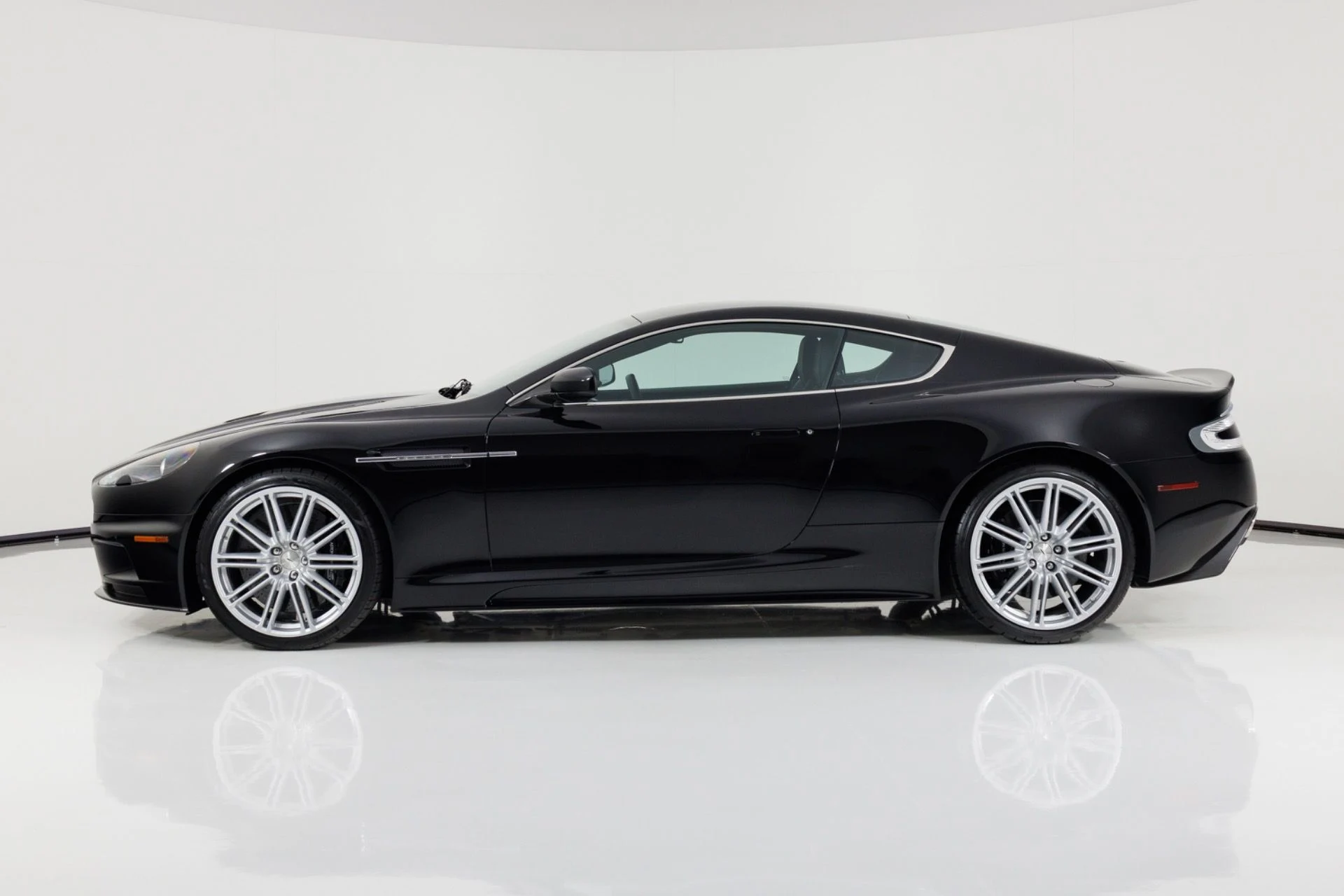 mph005_771718546_Used_2009_Aston_Martin_DBS_1778627755_a68ea5e9db