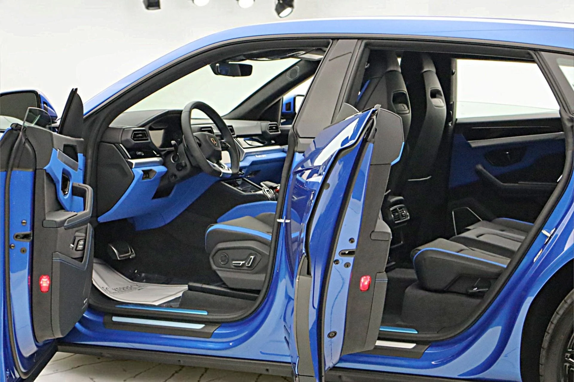 mph005_773451539_New_2026_Lamborghini_Urus_SE_0d32f0ef68