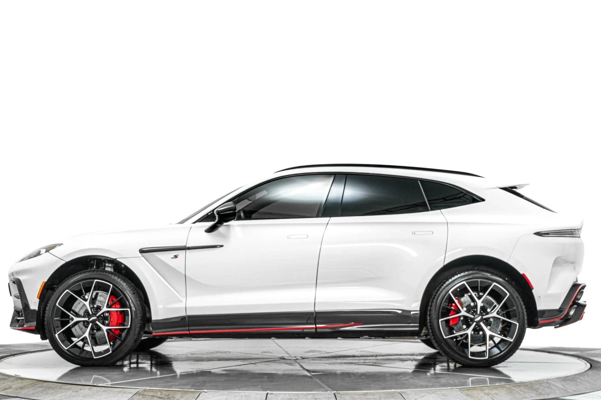 mph005_780485548_Used_2026_Aston_Martin_DBX_S_1792083378_756dd121b9