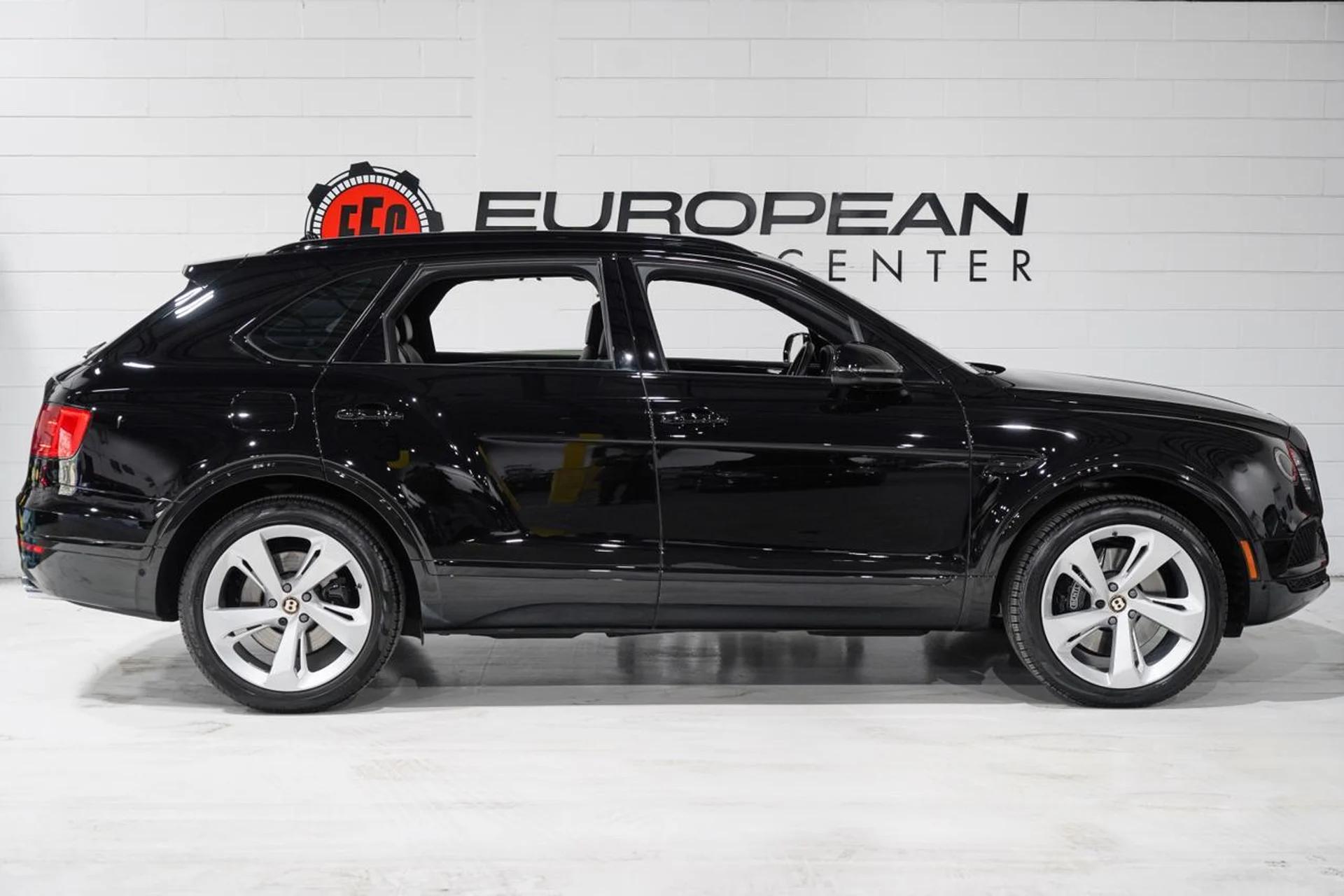 mph005_784611823_8e1370a06a7dfc5b2c5a4c5163fa080c_510dee71db