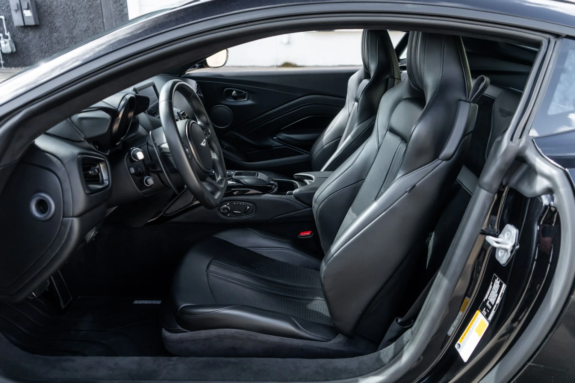 mph005_78761148_Used_2019_Aston_Martin_Vantage_1789496200_76d479ccdf
