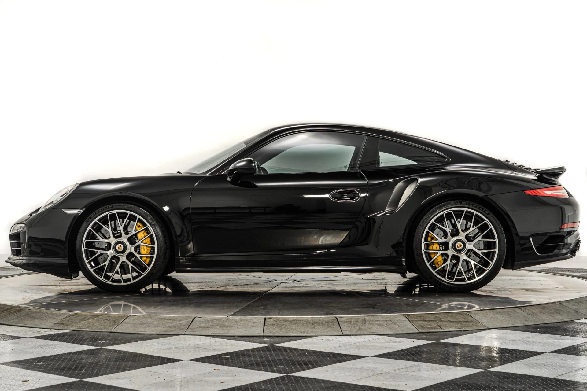 mph005_788849807_Used_2014_Porsche_911_Turbo_S_1758120142_dcaede2c65