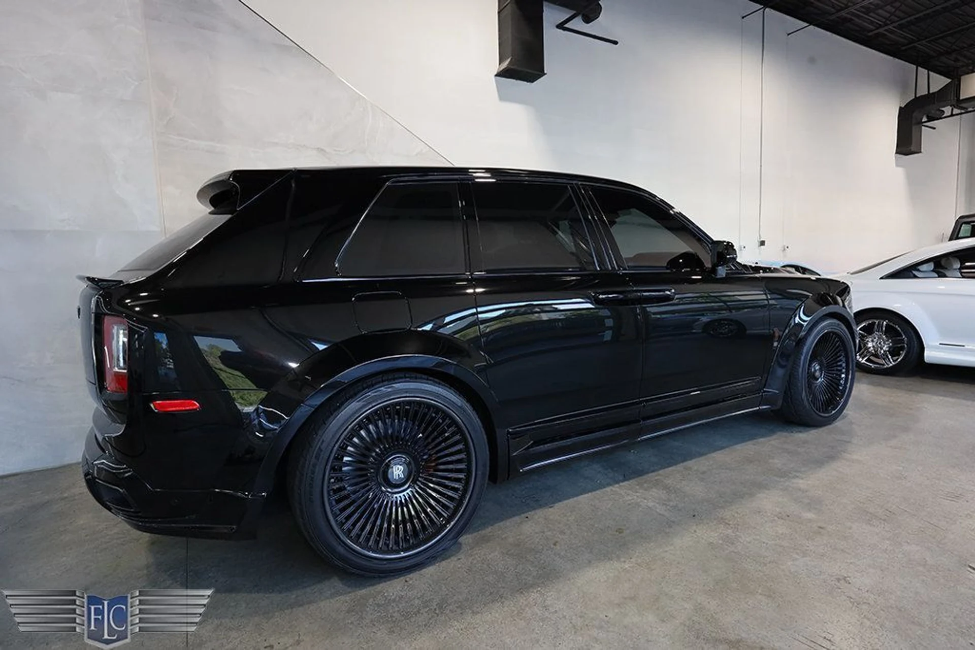 mph005_803998718_used_2023_rolls_royce_cullinan_blackbadgesportutility_9689_23001935_6_1024_2737034edd