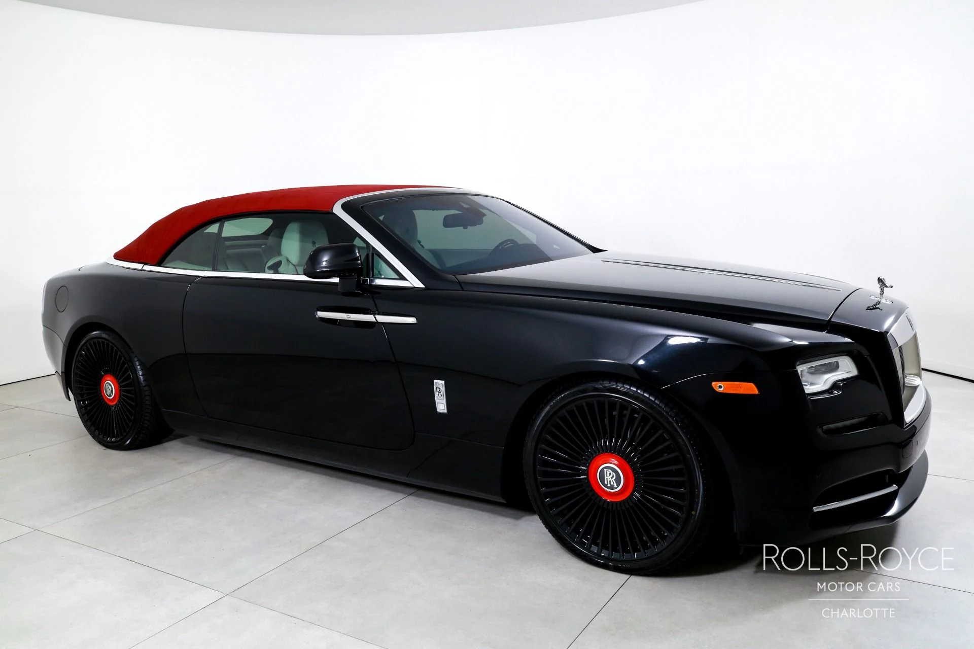 mph005_810111759_Used_2017_Rolls_Royce_Dawn_1781216555_5751b40e55