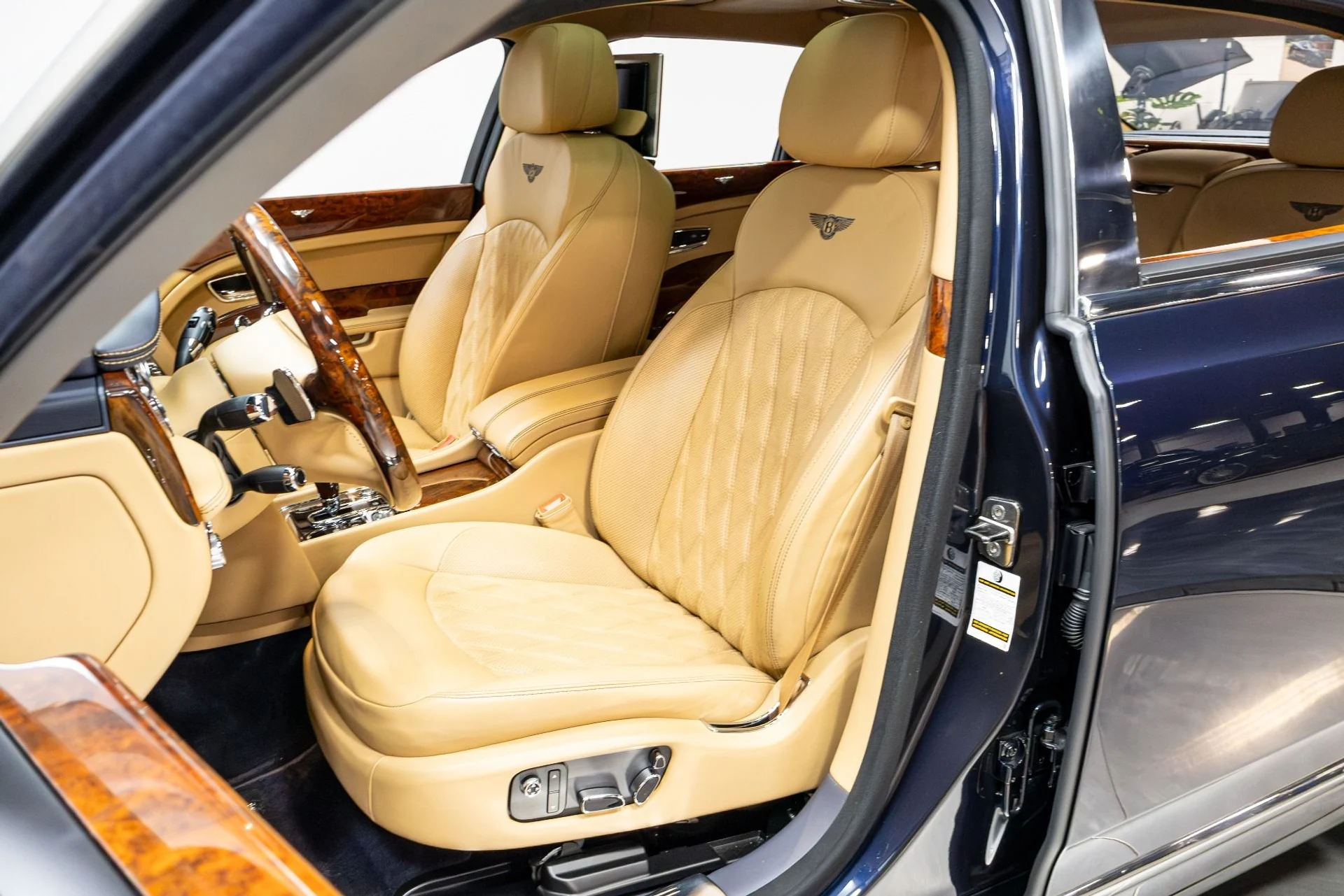 mph005_819506808_Used_2017_Bentley_Mulsanne_1775514187_95398632c3