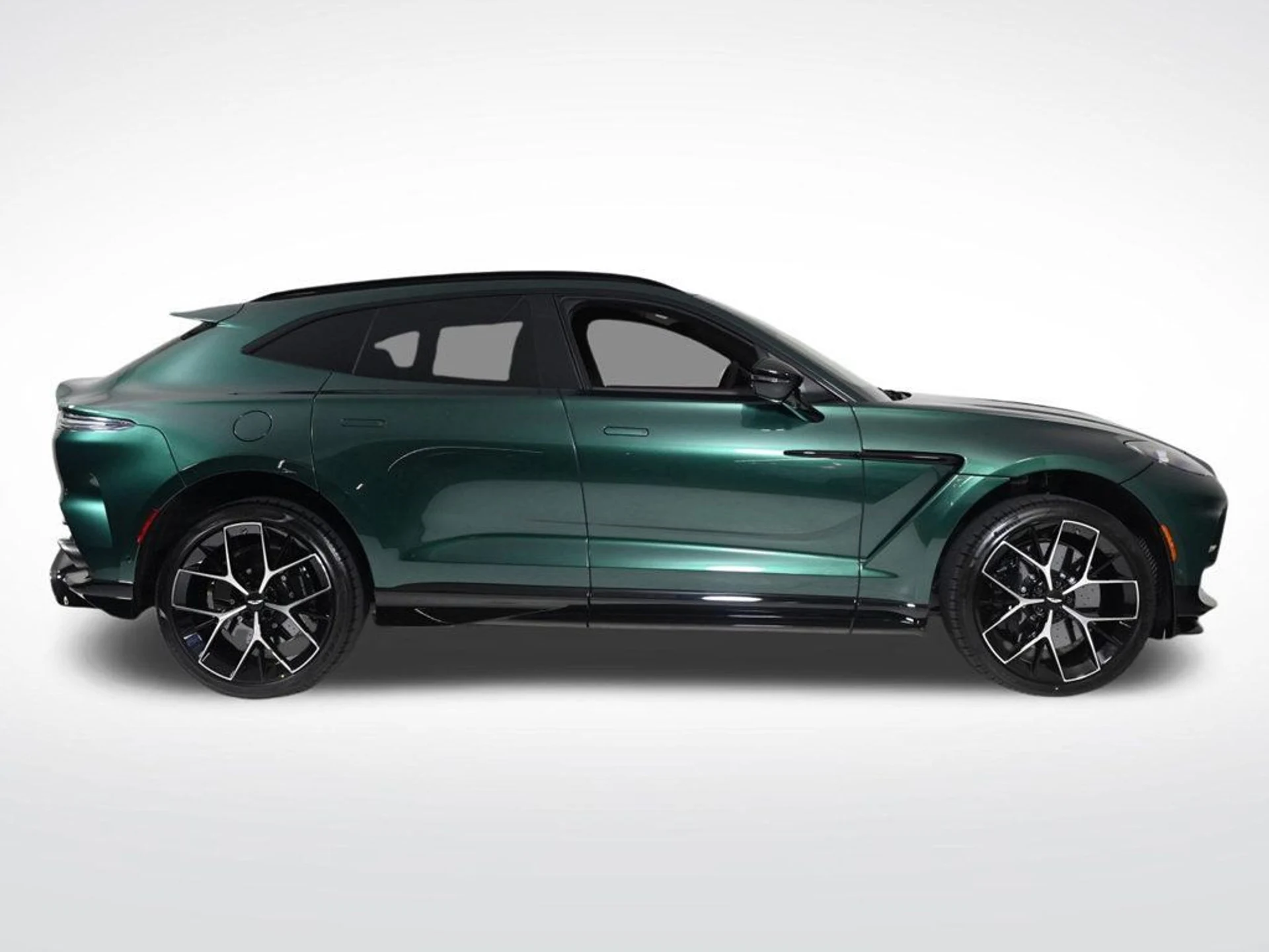mph005_820778844_new_2026_aston_martin_dbx_707awd_11350_22961642_6_1024_68882f7725