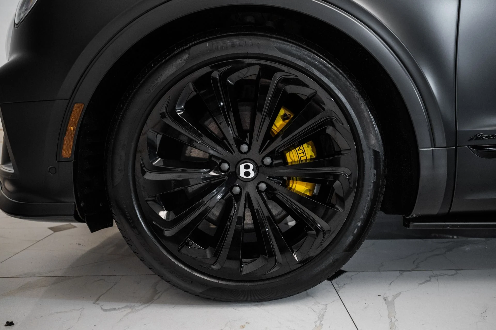 mph005_829789537_Used_2024_Bentley_Bentayga_Azure_V8_1758720540_50b81f207e