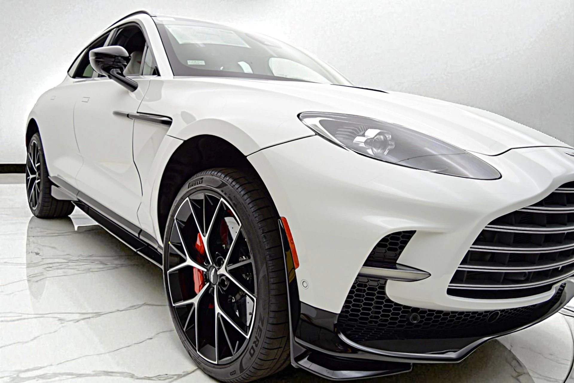 mph005_852585325_New_2025_Aston_Martin_DBX_707_c18bc89ad1