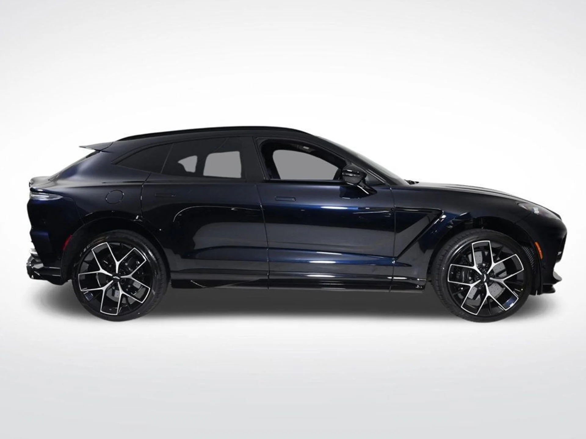 mph005_85350844_new_2026_aston_martin_dbx_707awd_11350_22969414_6_1024_2b08d64fd2