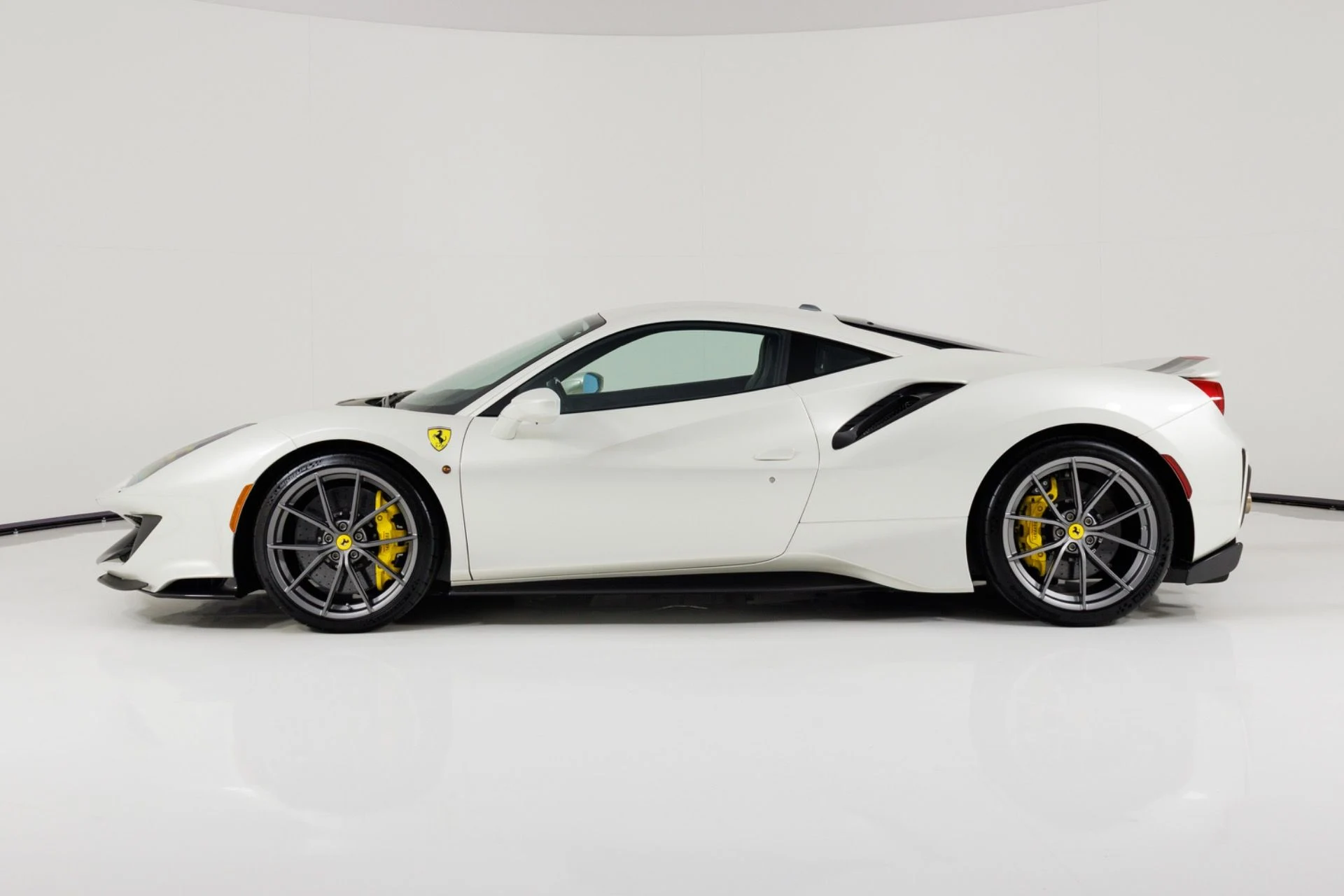 mph005_865076077_Used_2020_Ferrari_488_Pista_1791475678_37dd2f2212