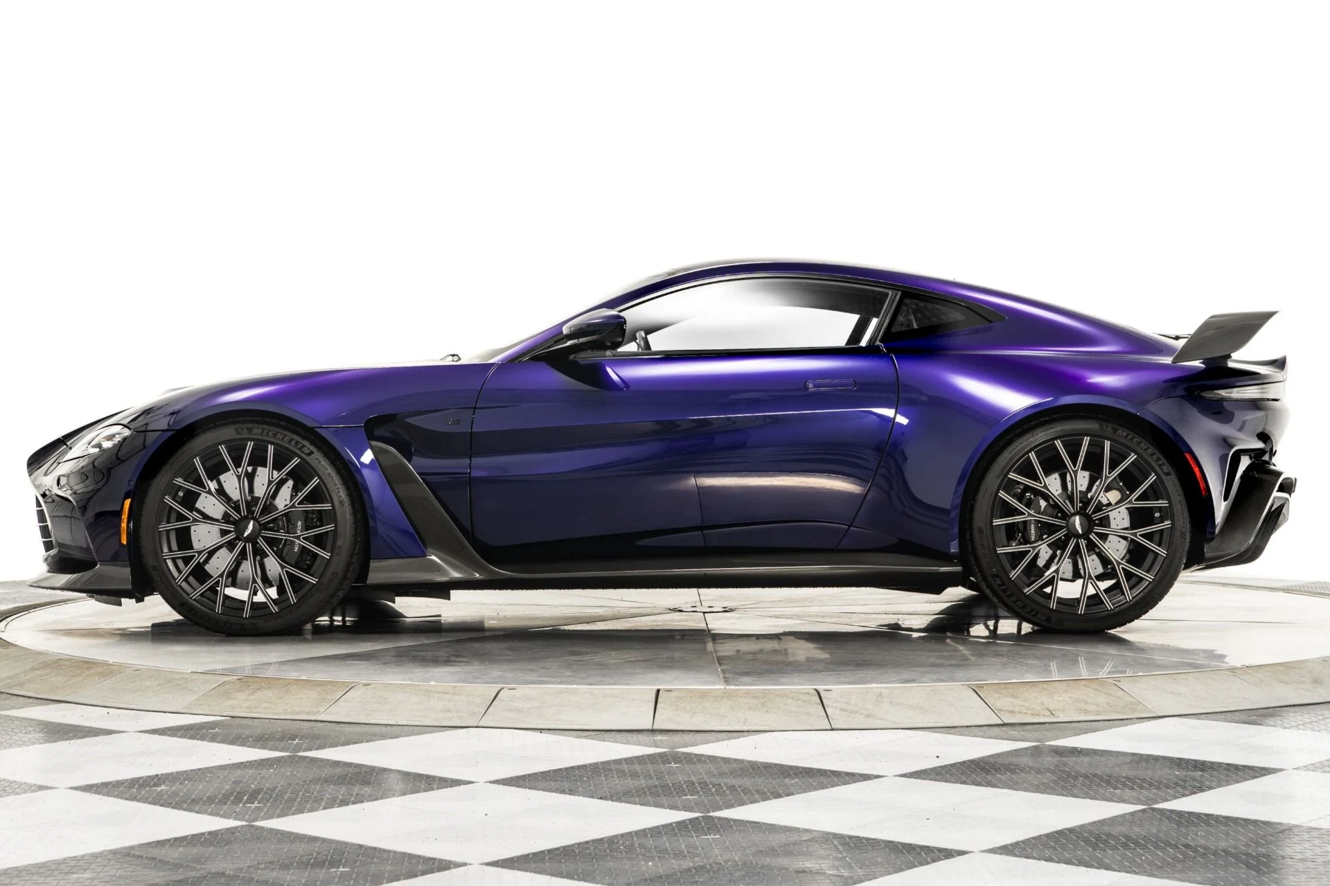 mph005_87016922_Used_2023_Aston_Martin_Vantage_V12_1755616740_cdff97880c